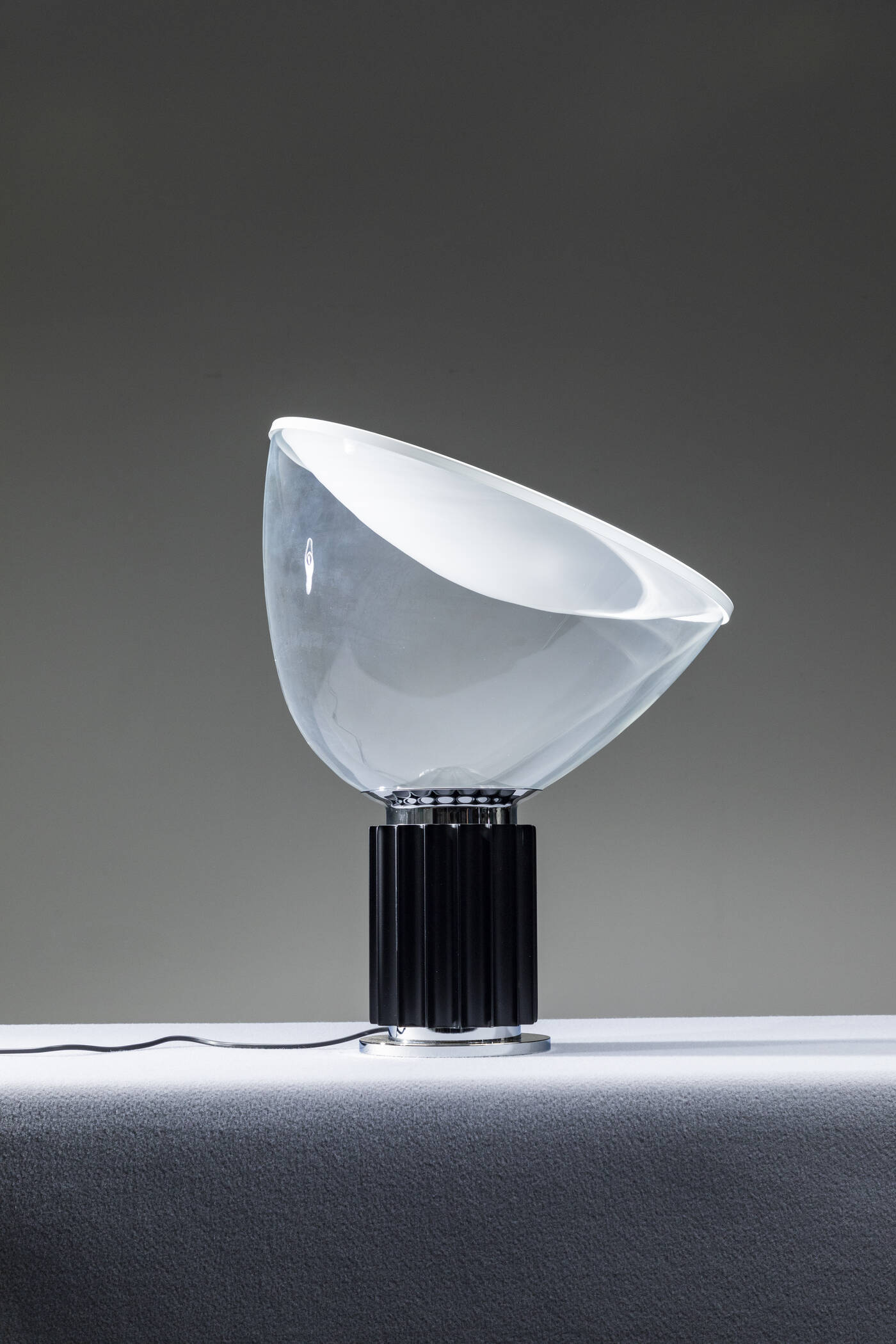 ACHILLE E PIER GIACOMO CASTIGLIONI - Lampada da tavolo mod. Taccia