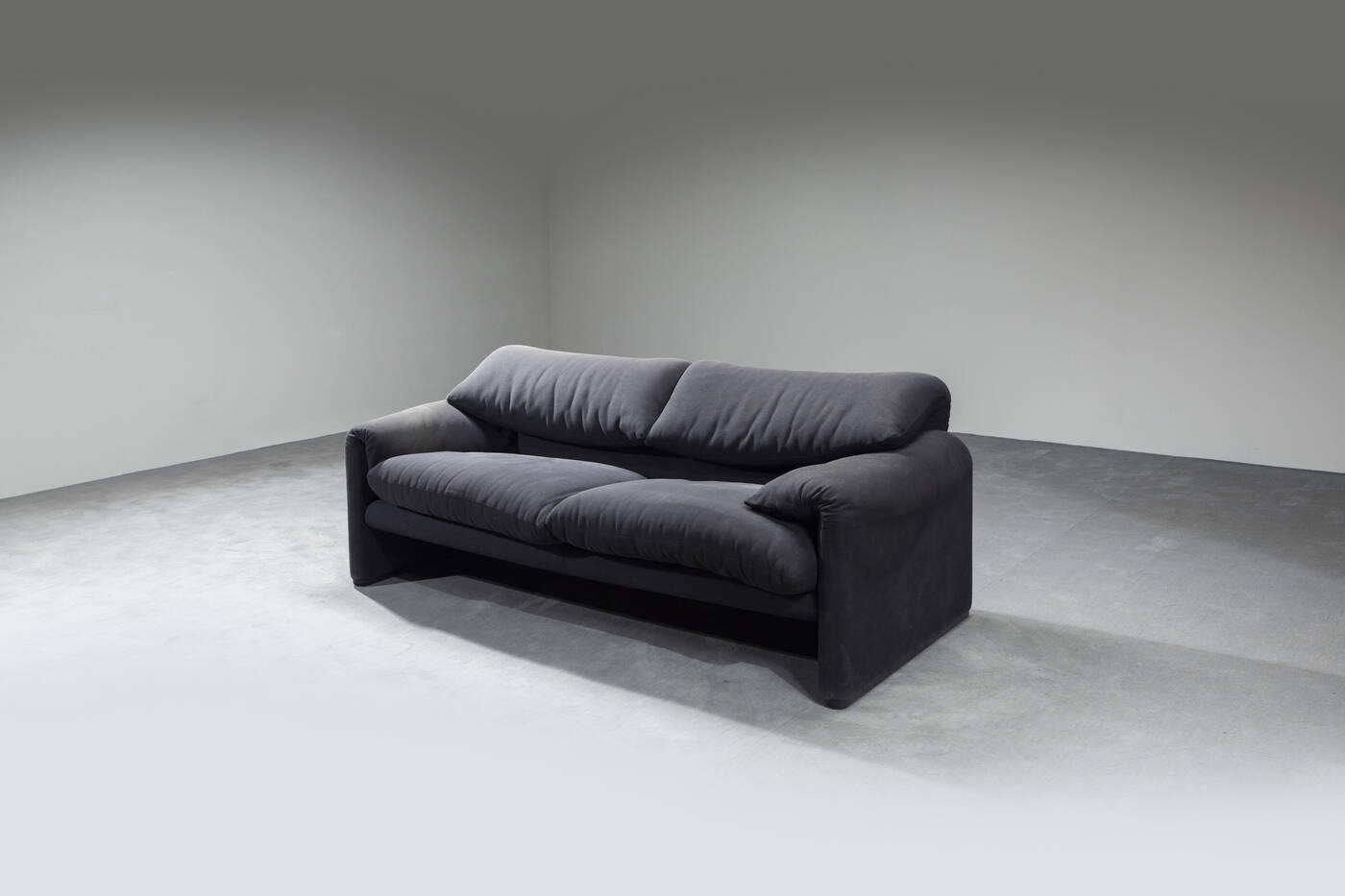 VICO MAGISTRETTI - Divano a due posti mod. Maralunga