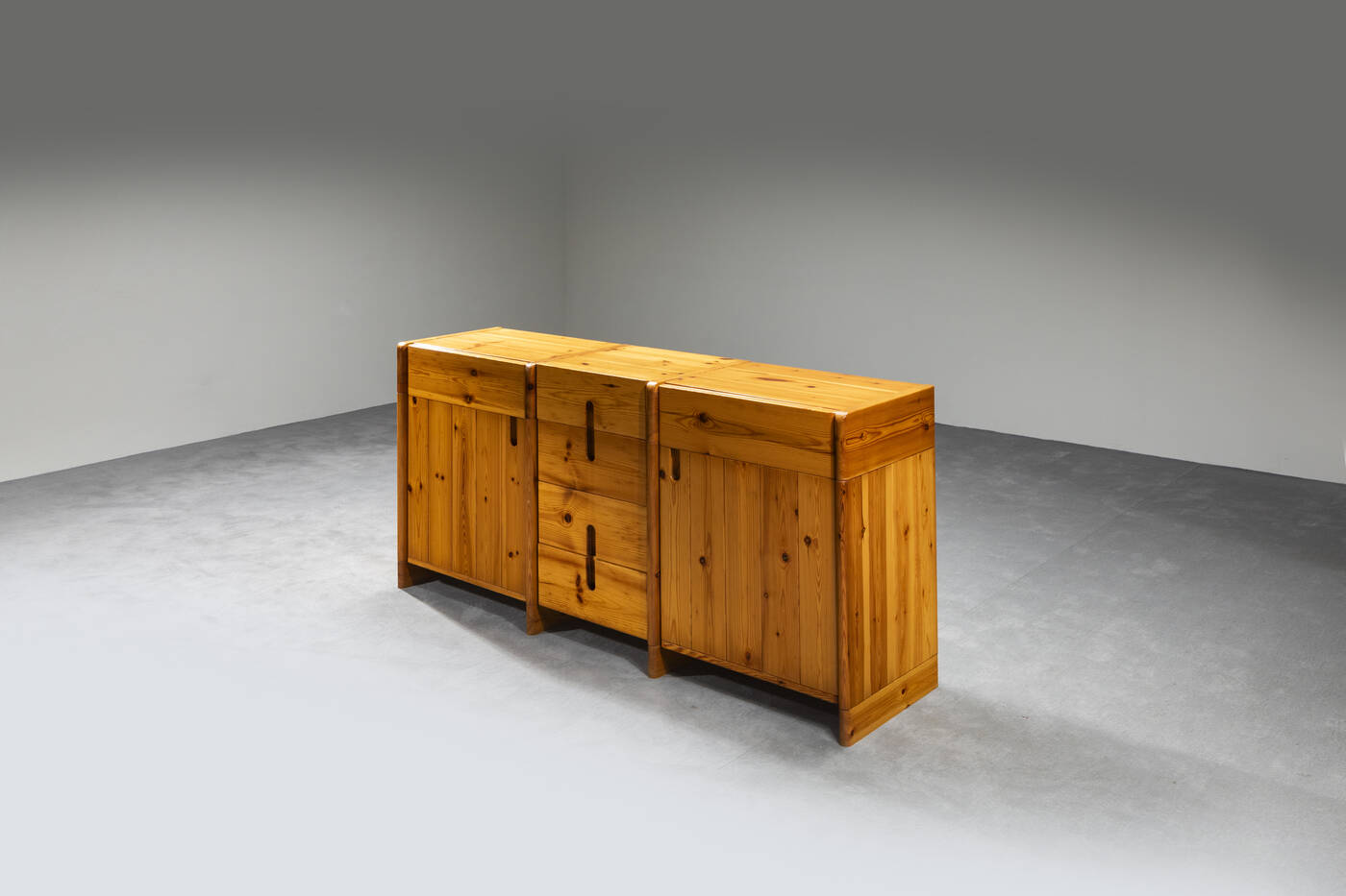 CHARLOTTE PERRIAND, nello stile di - Mobile credenza con ante e cassetti