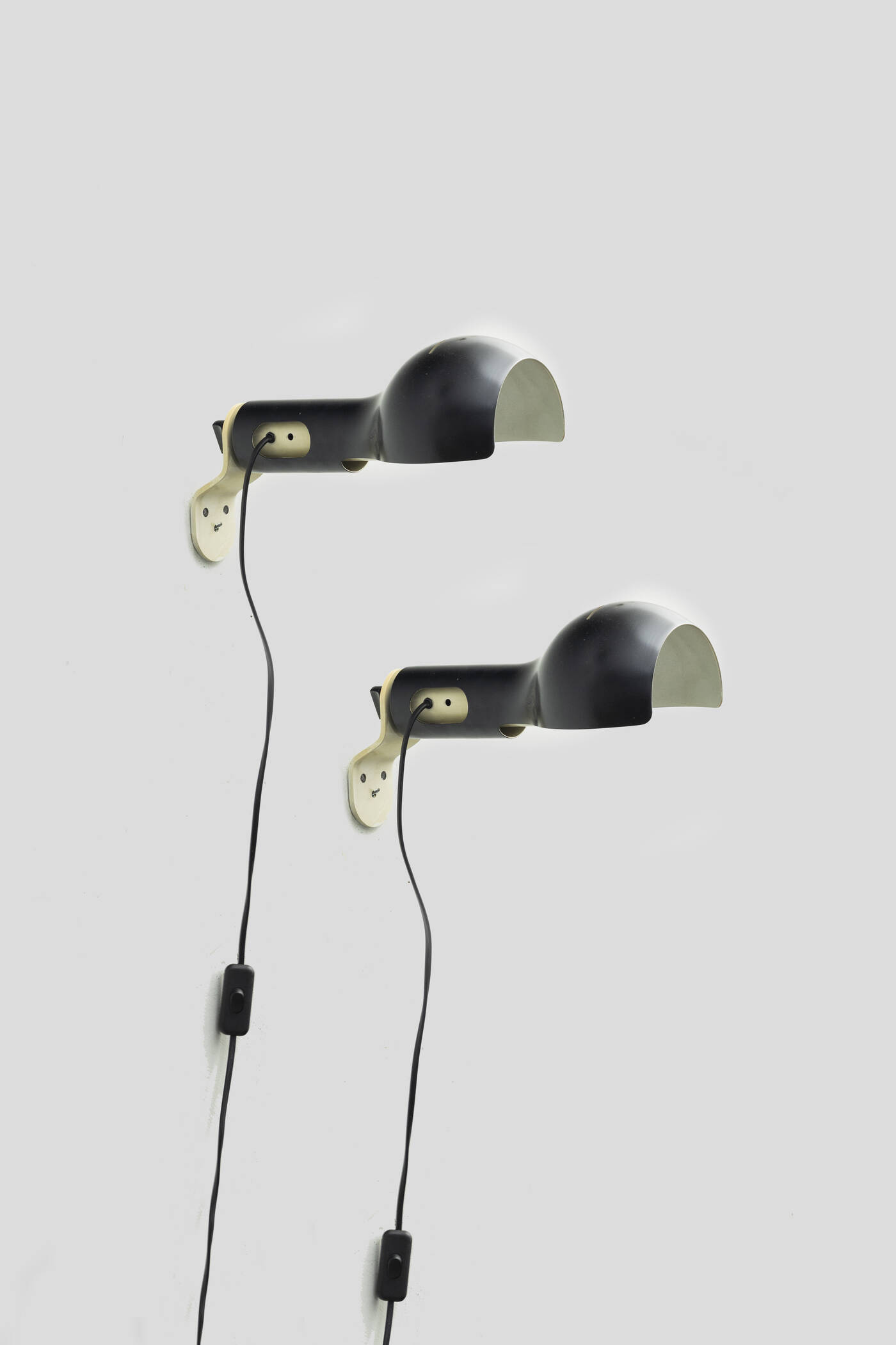 JOE COLOMBO - Coppia di lampade da parete mod. Flash