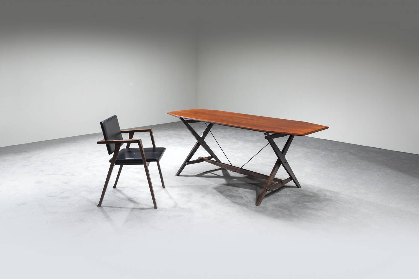 FRANCO ALBINI - Tavolino a cavalletto mod. TL2 con sedia mod. Luisa