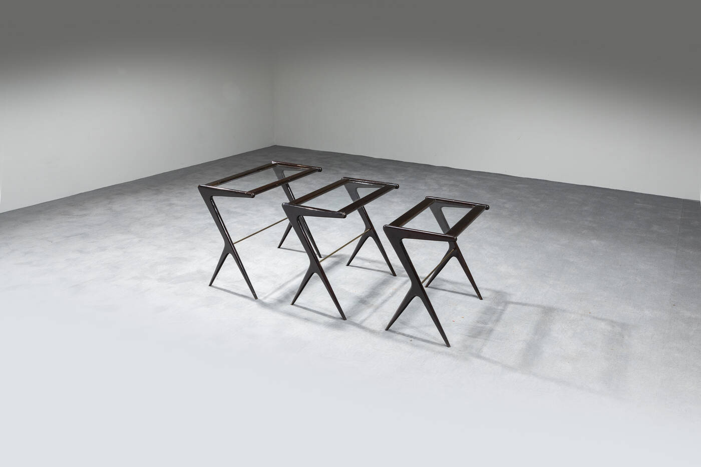 PRODUZIONE ITALIANA - Tre tavolini a nido 