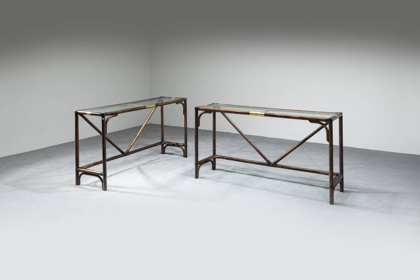 MCGUIRE  - Coppia di grandi console