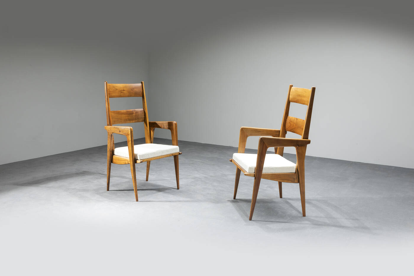 ROMANO AUGUSTO, nello stile di - Coppia di poltroncine capotavola