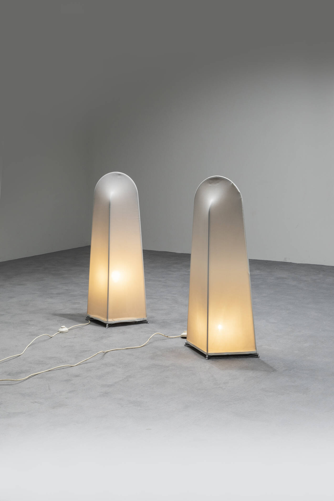 KAZUHIDE TAKAHAMA - Coppia di lampade da terra mod. Kazuki