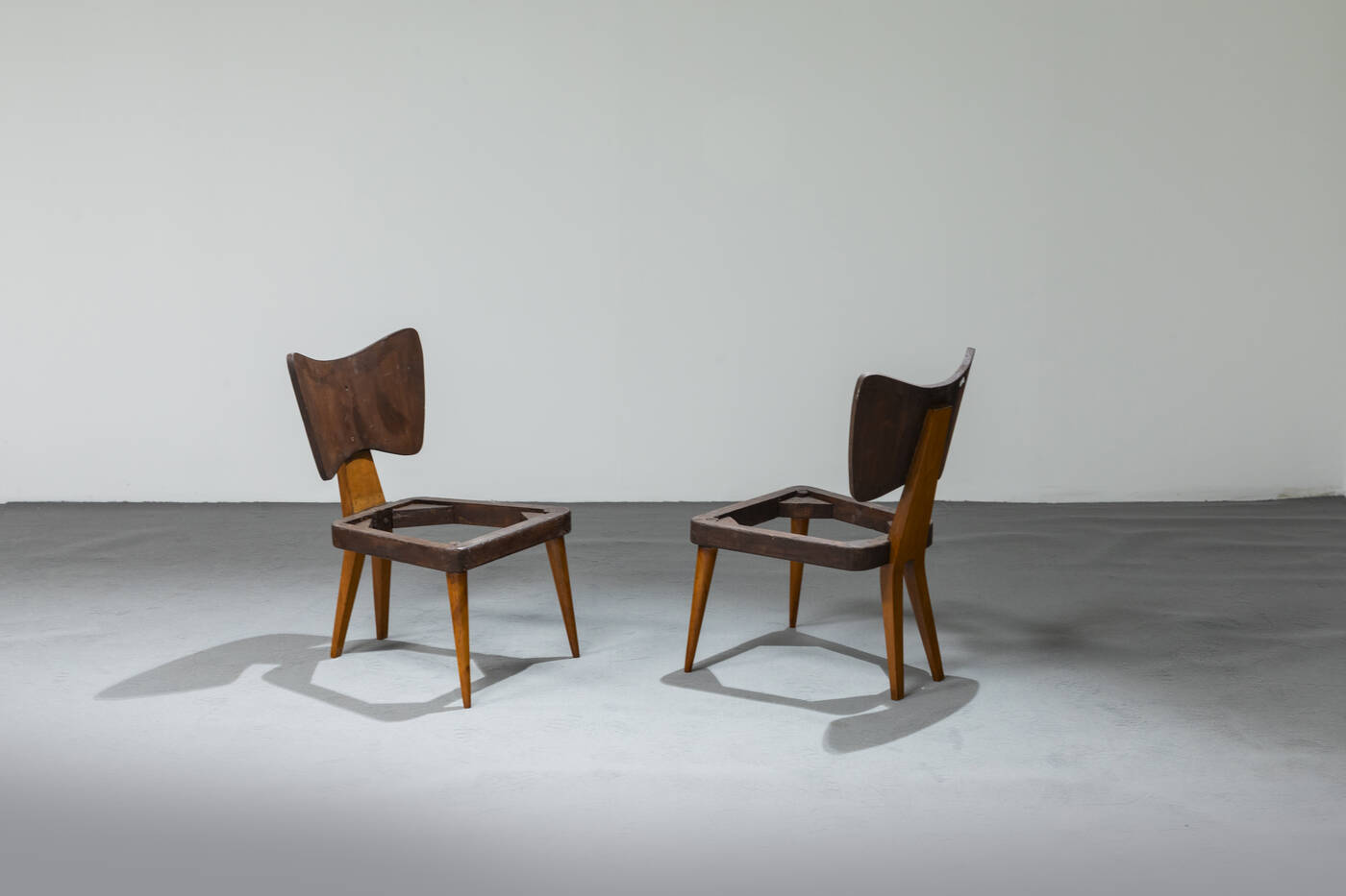 PRODUZIONE ITALIANA - Coppia di sedie<br>