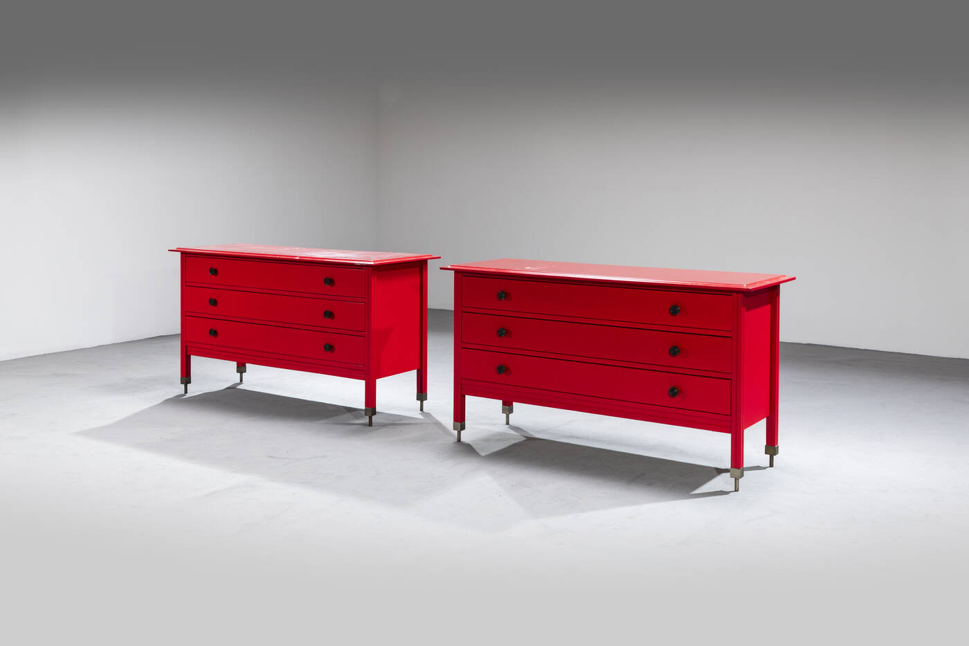 CARLO DE CARLI - Coppia di cassettiere<br>