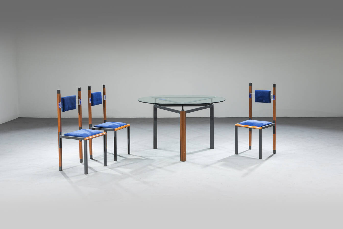 PIRAS FLAVIO - Lotto composto da tavolo con  tre sedie 