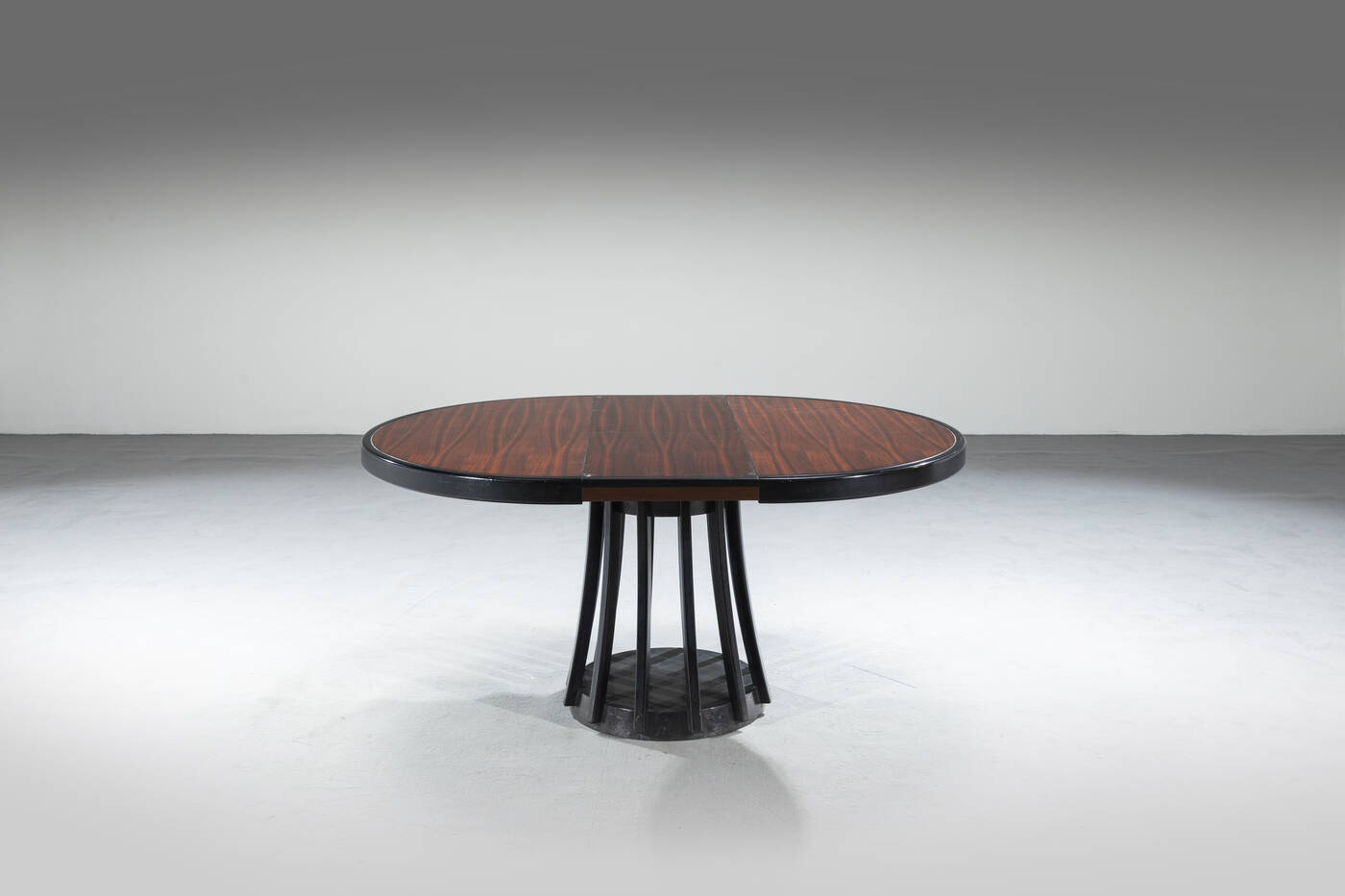 ANGELO MANGIAROTTI - Tavolo estendibile 