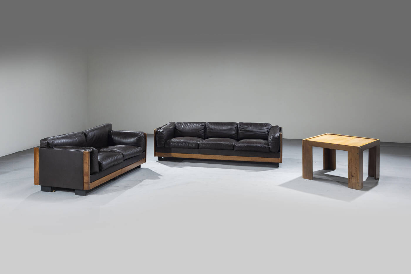 AFRA E TOBIA SCARPA - Coppia di divani mod. 920