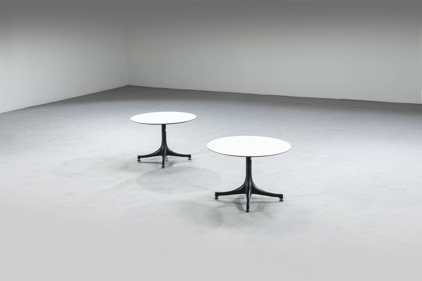 HERMANN MILLER  - Coppia di tavolini