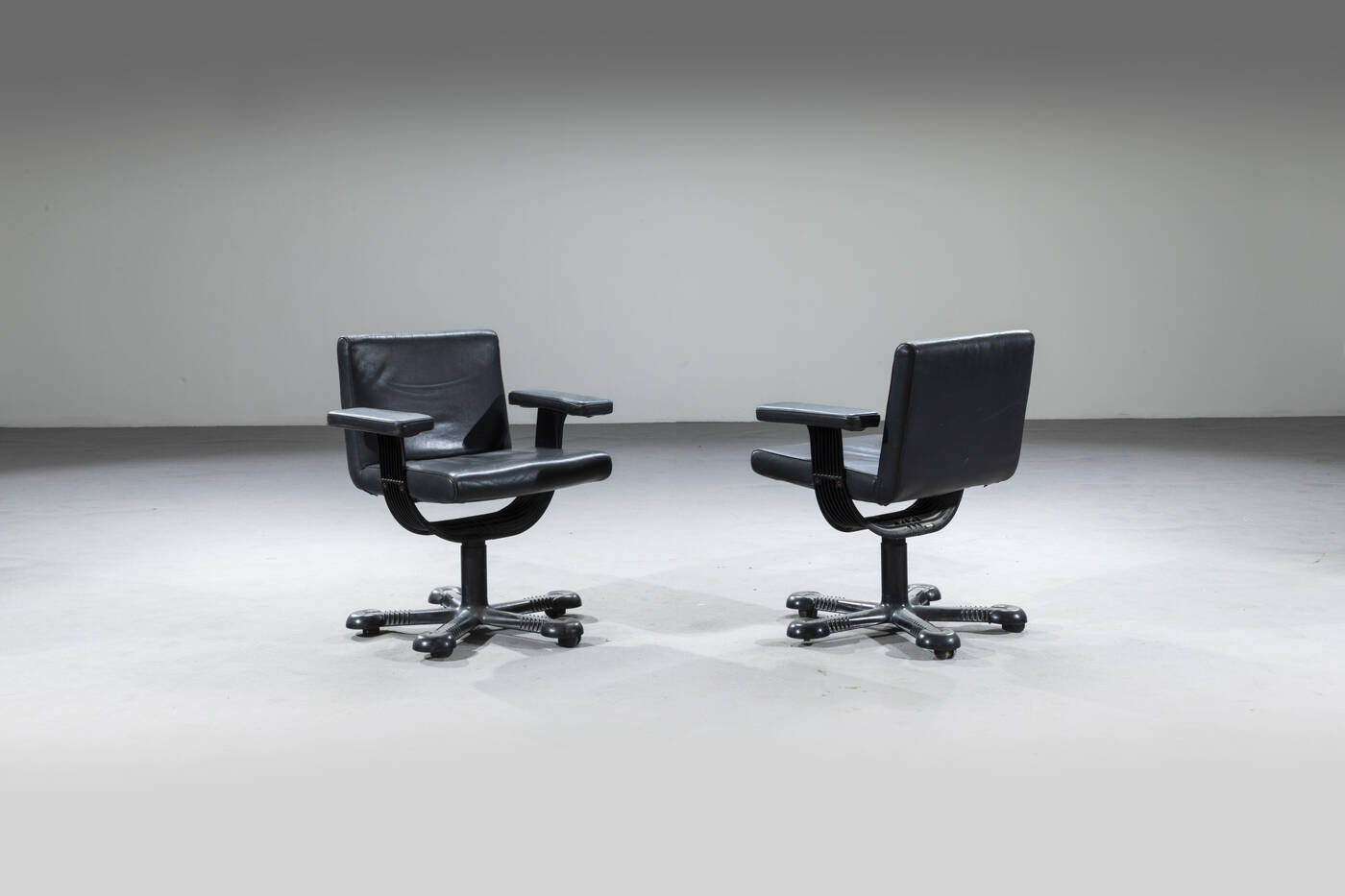 AFRA E TOBIA SCARPA - Coppia di poltroncine girevoli