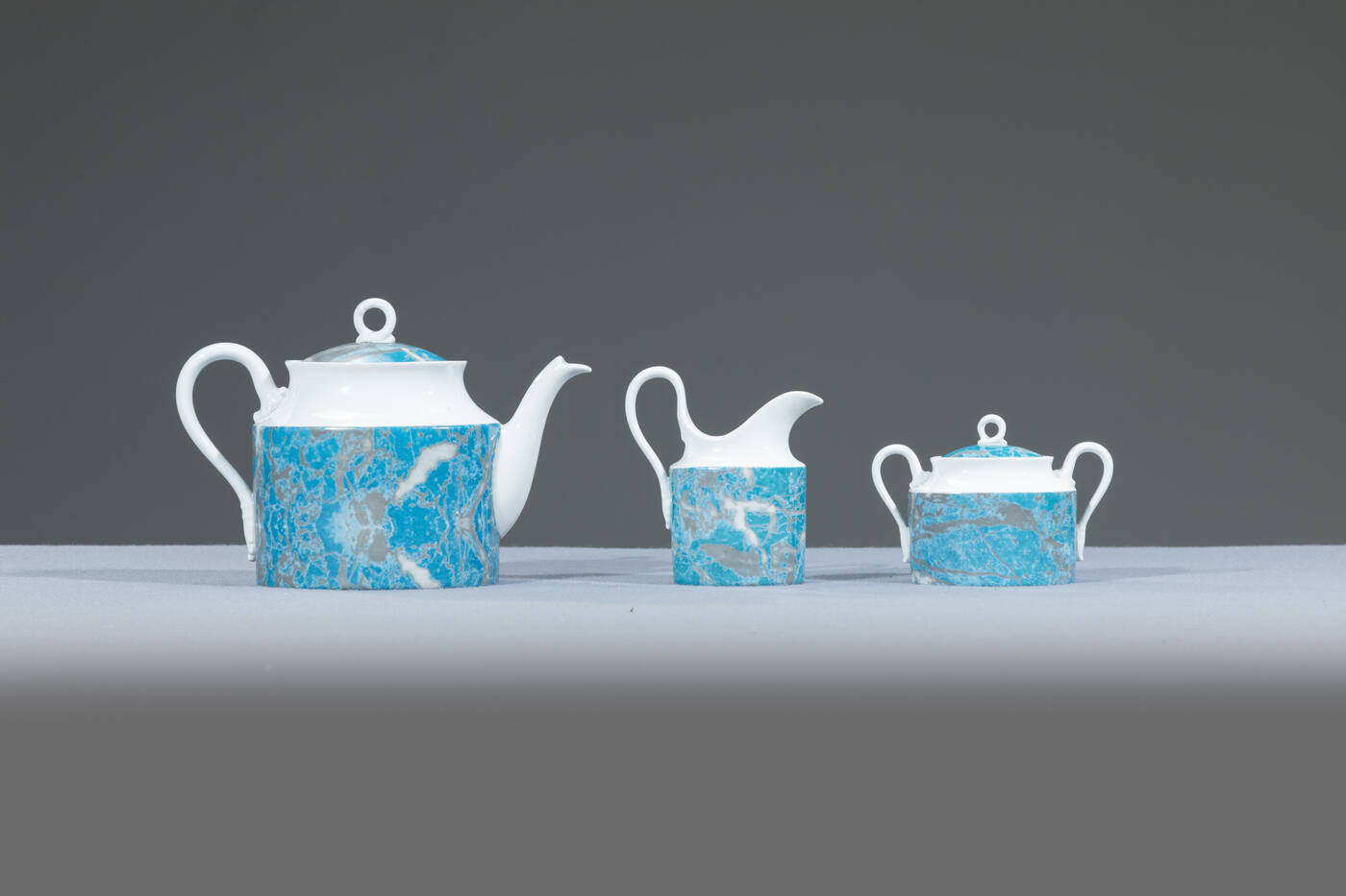 PIERO FORNASETTI - Servizio da the composto da teiera, lattiera e zuccheriera