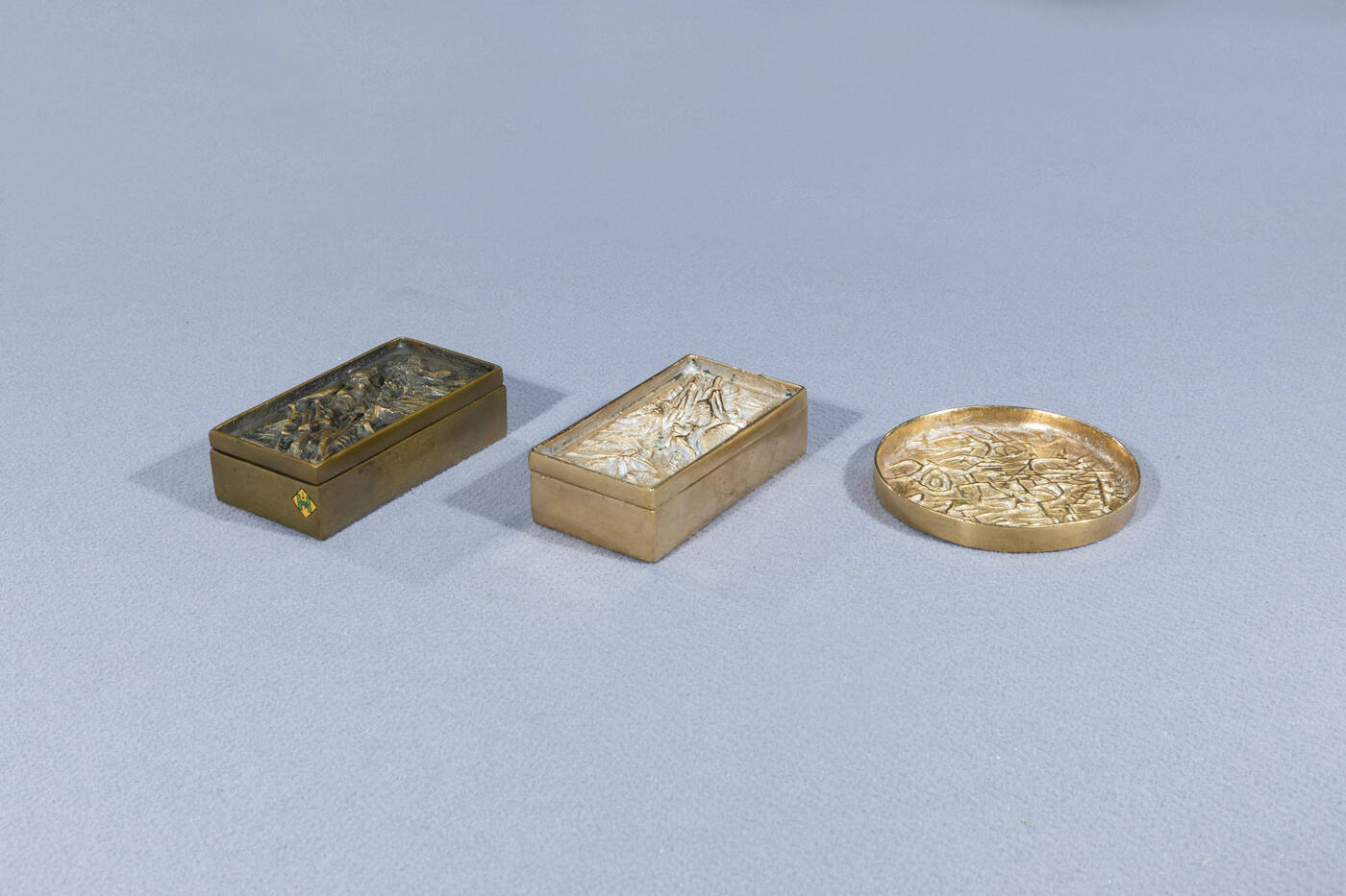 ARNALDO POMODORO - Coppia di scatole e piattino