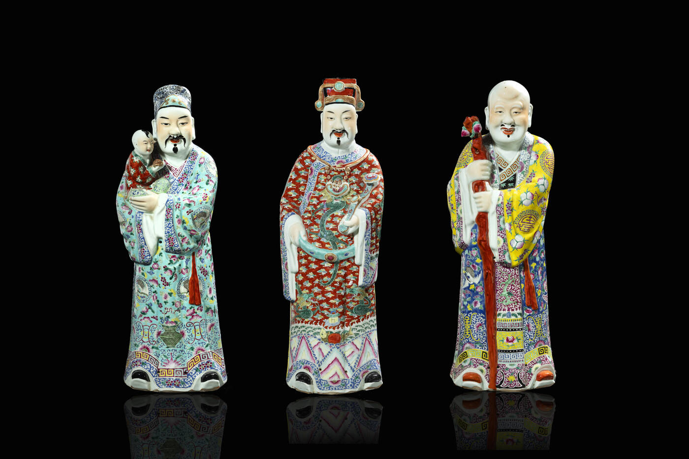 LOT OF THREE MONKS - Three monks in Pink Family porcelain