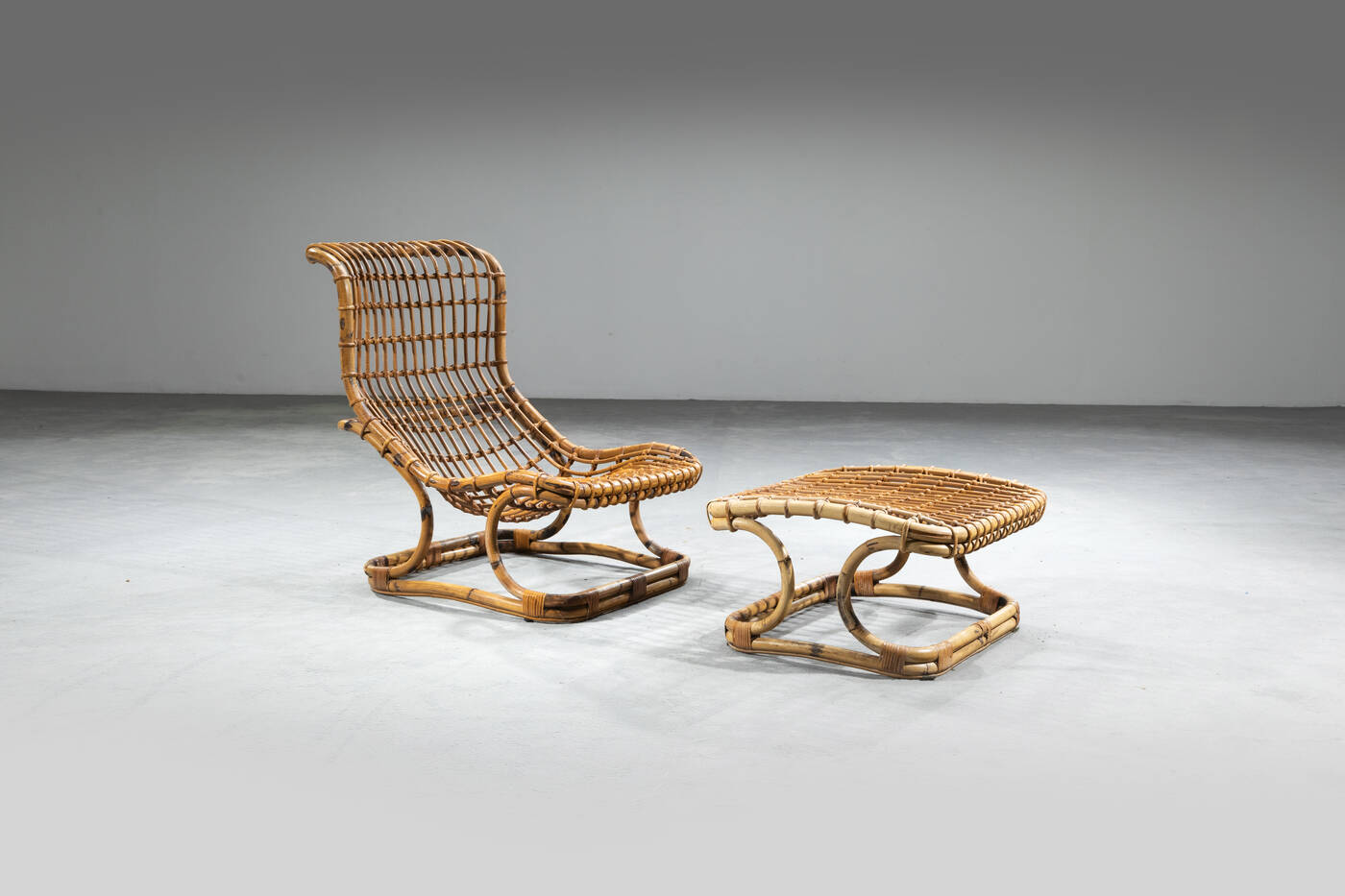 TITO AGNOLI - Poltrona con poggiapiedi mod. Punto e virgola