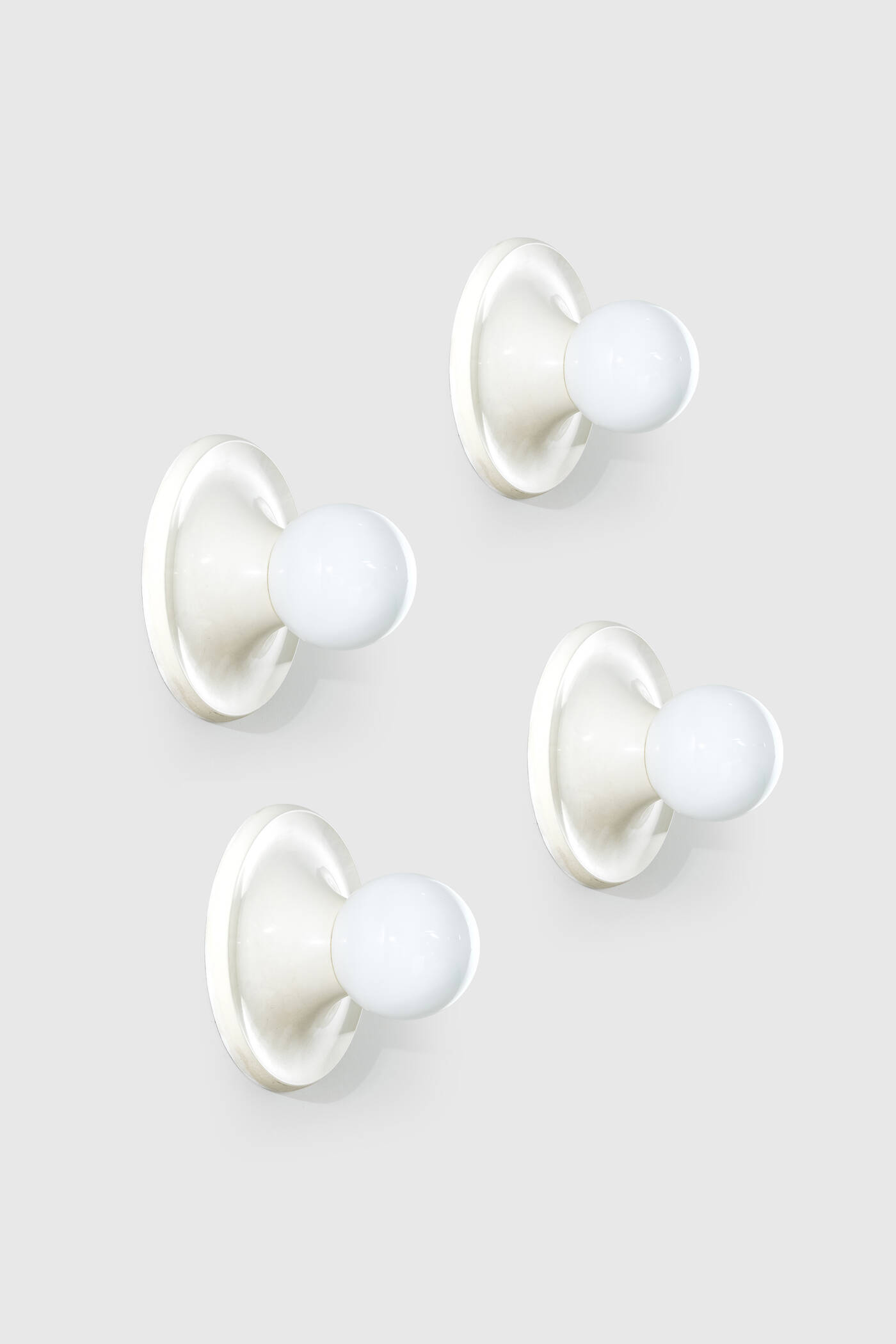 ACHILLE E PIER GIACOMO CASTIGLIONI - Quattro lampade da parete