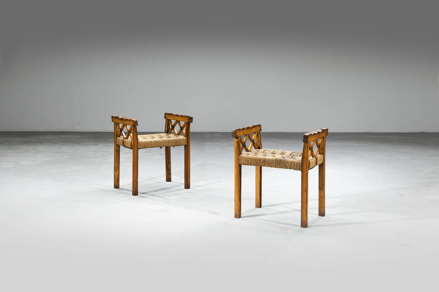 PRODUZIONE ITALIANA - Coppia di sgabelli 