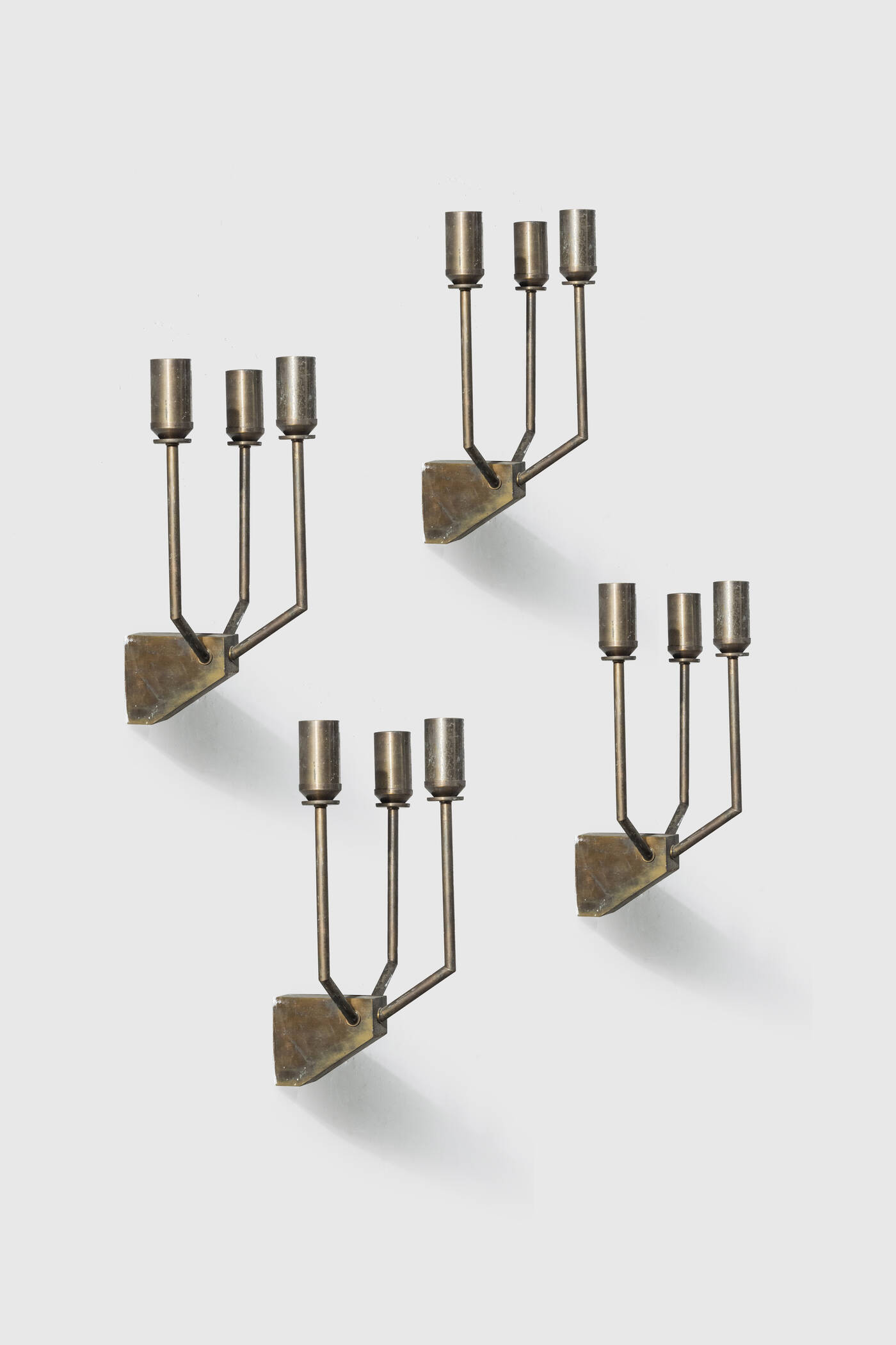 PRODUZIONE ITALIANA - Set di quattro lampade a parete a tre luci