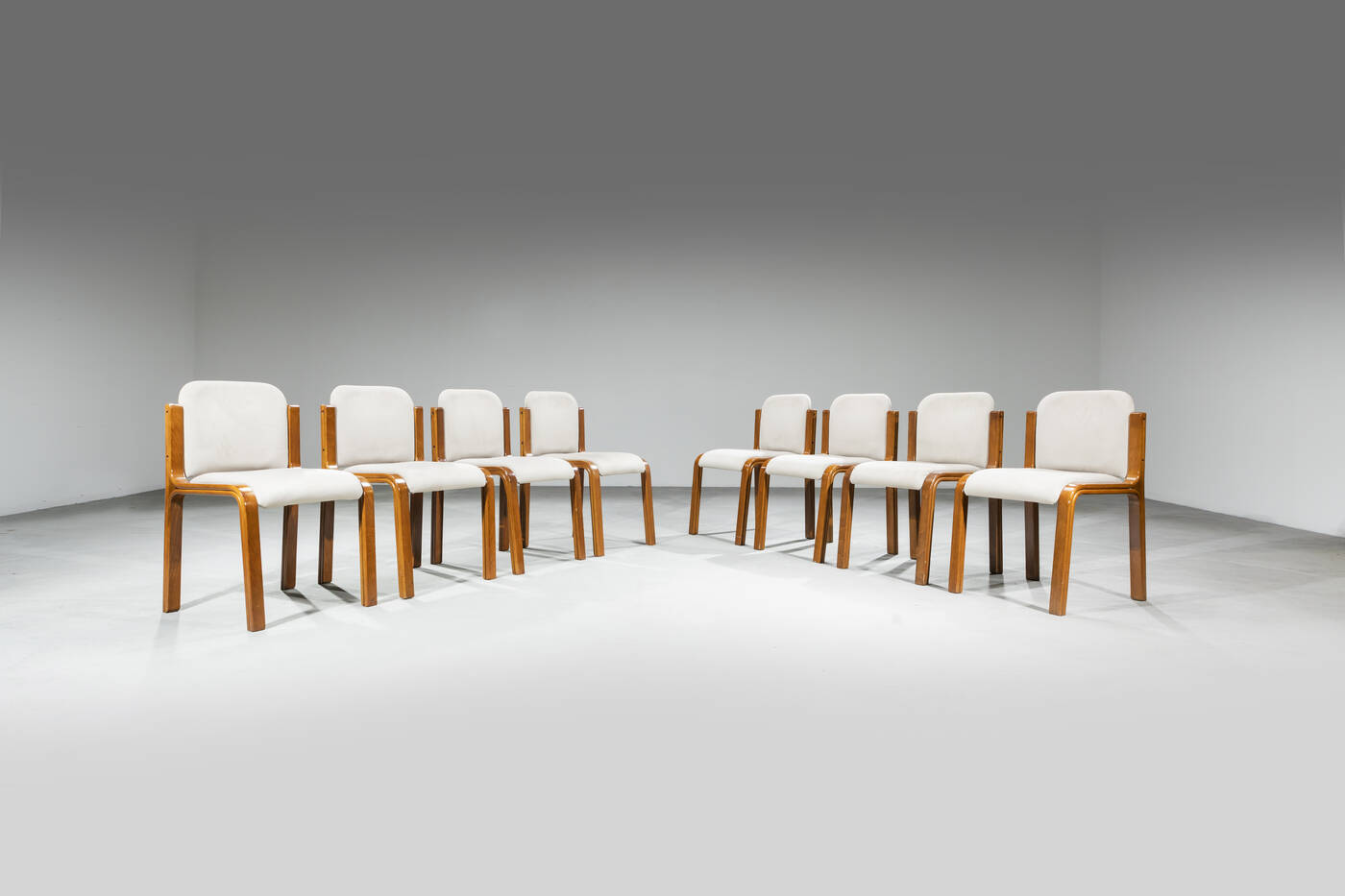 PRODUZIONE ITALIANA - Otto sedie