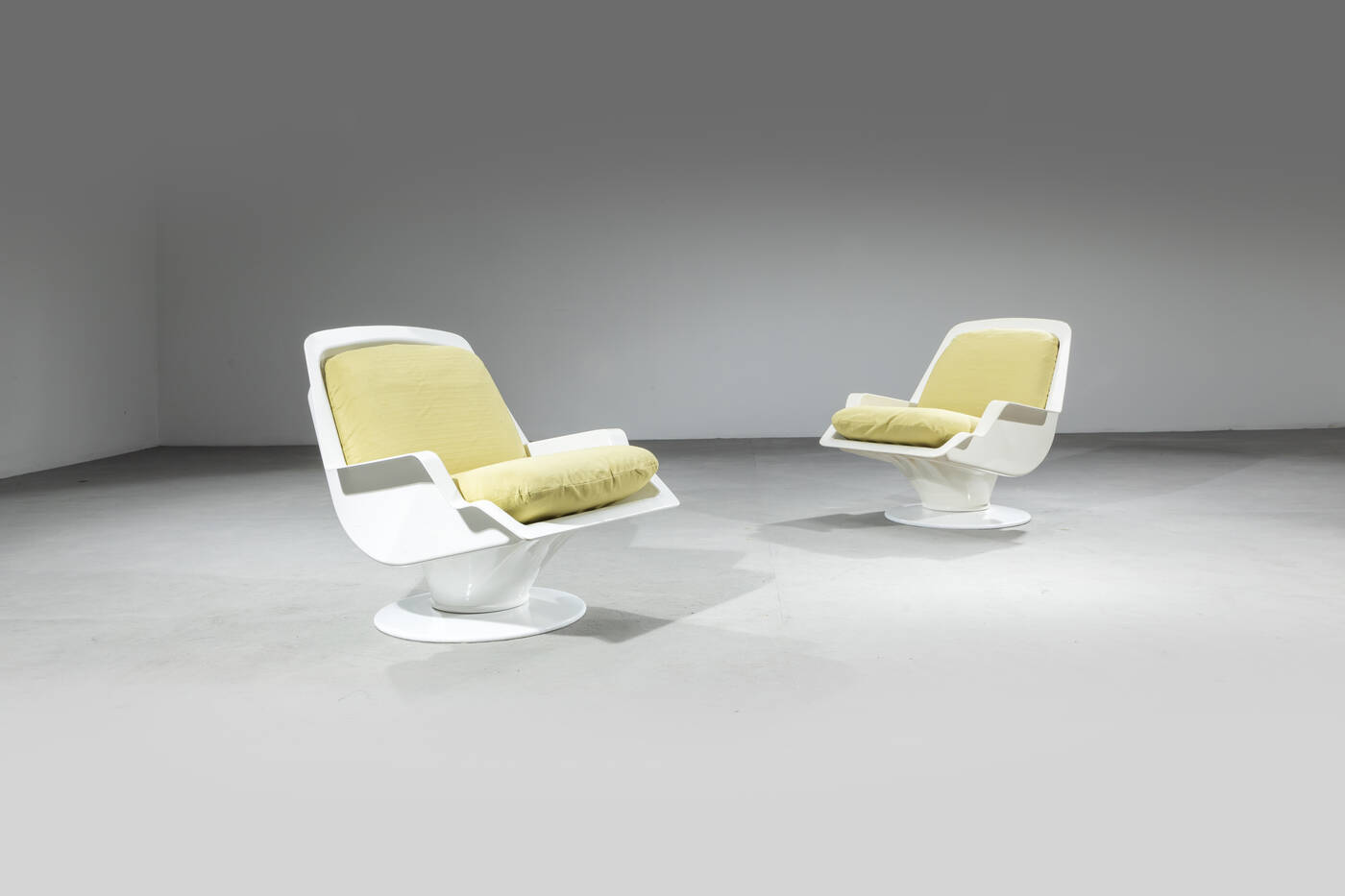 RICHARD NEAGLE - Coppia di poltrone mod. Nike