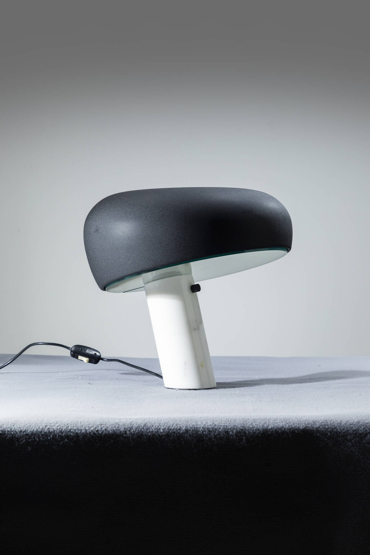 ACHILLE E PIER GIACOMO CASTIGLIONI - Lampada da tavolo mod. Snoopy