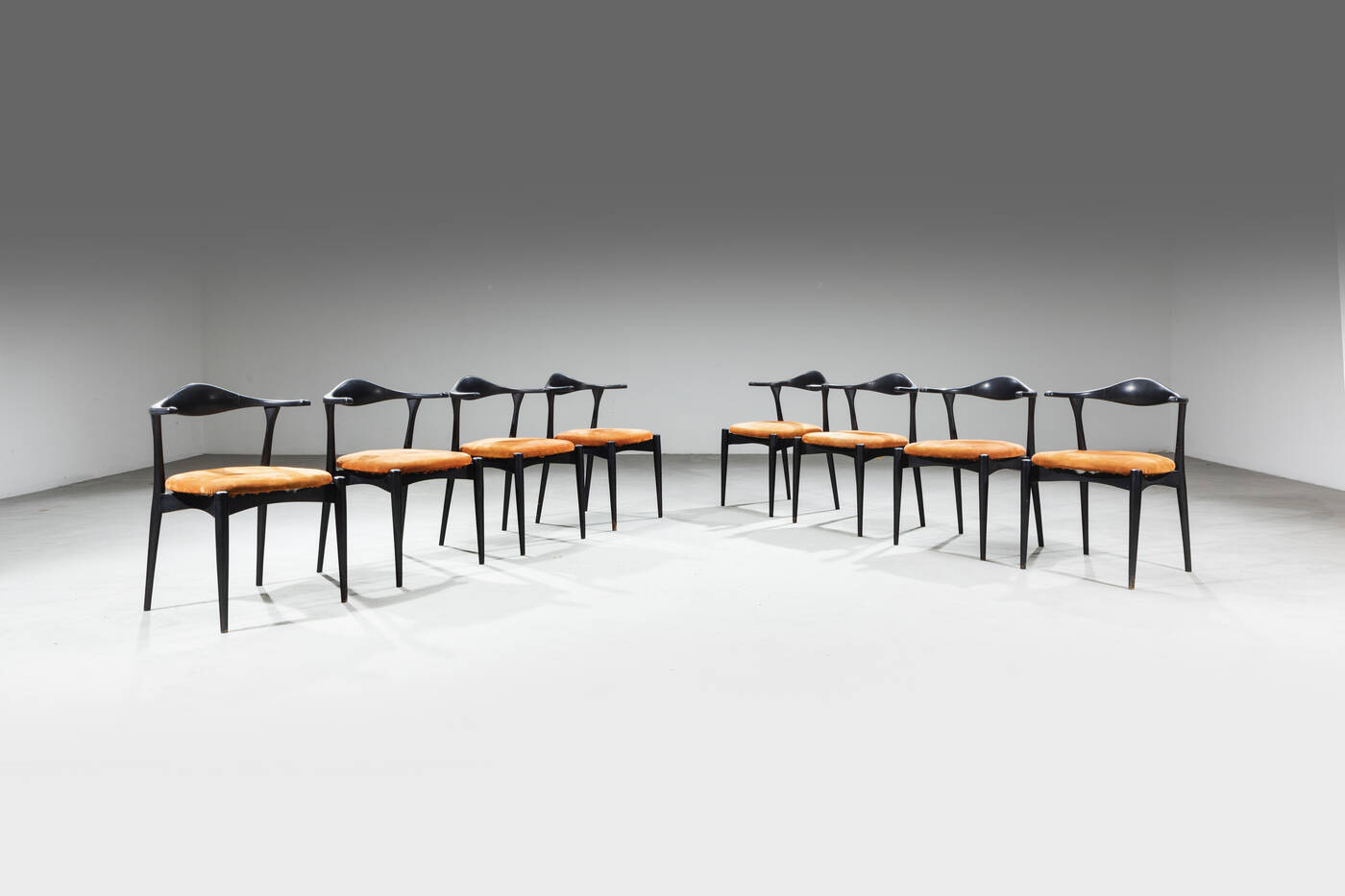 PRODUZIONE ITALIANA - Otto sedie