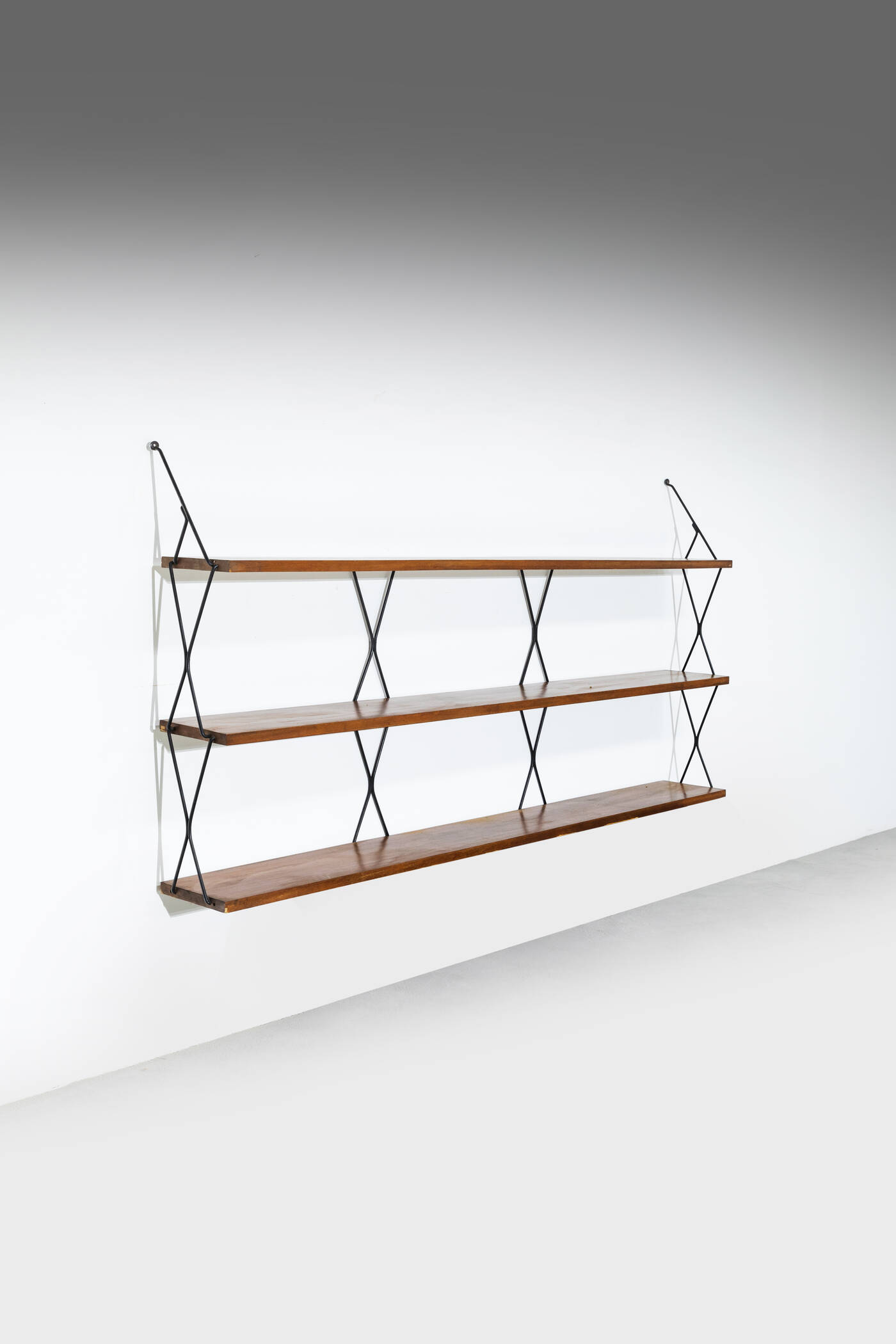 I.S.A - Libreria sospesa a parete