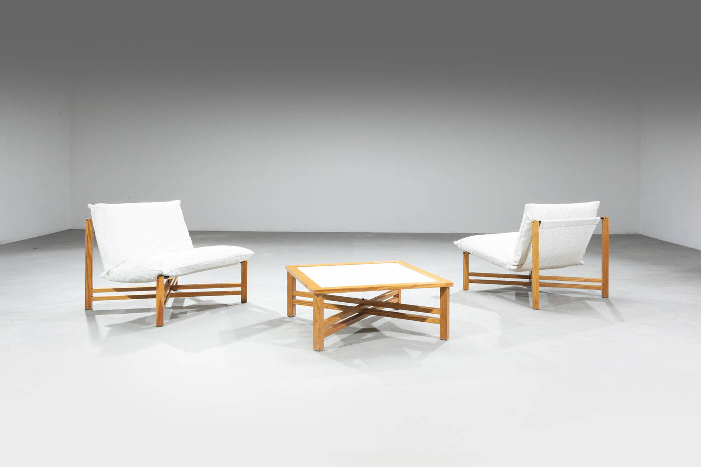 PRODUZIONE ITALIANA - Coppia di poltrone pieghevoli con tavolino