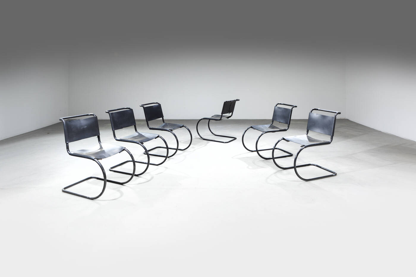 LUDWIG MIES VAN DER ROHE - Sei sedie mod. Mr10