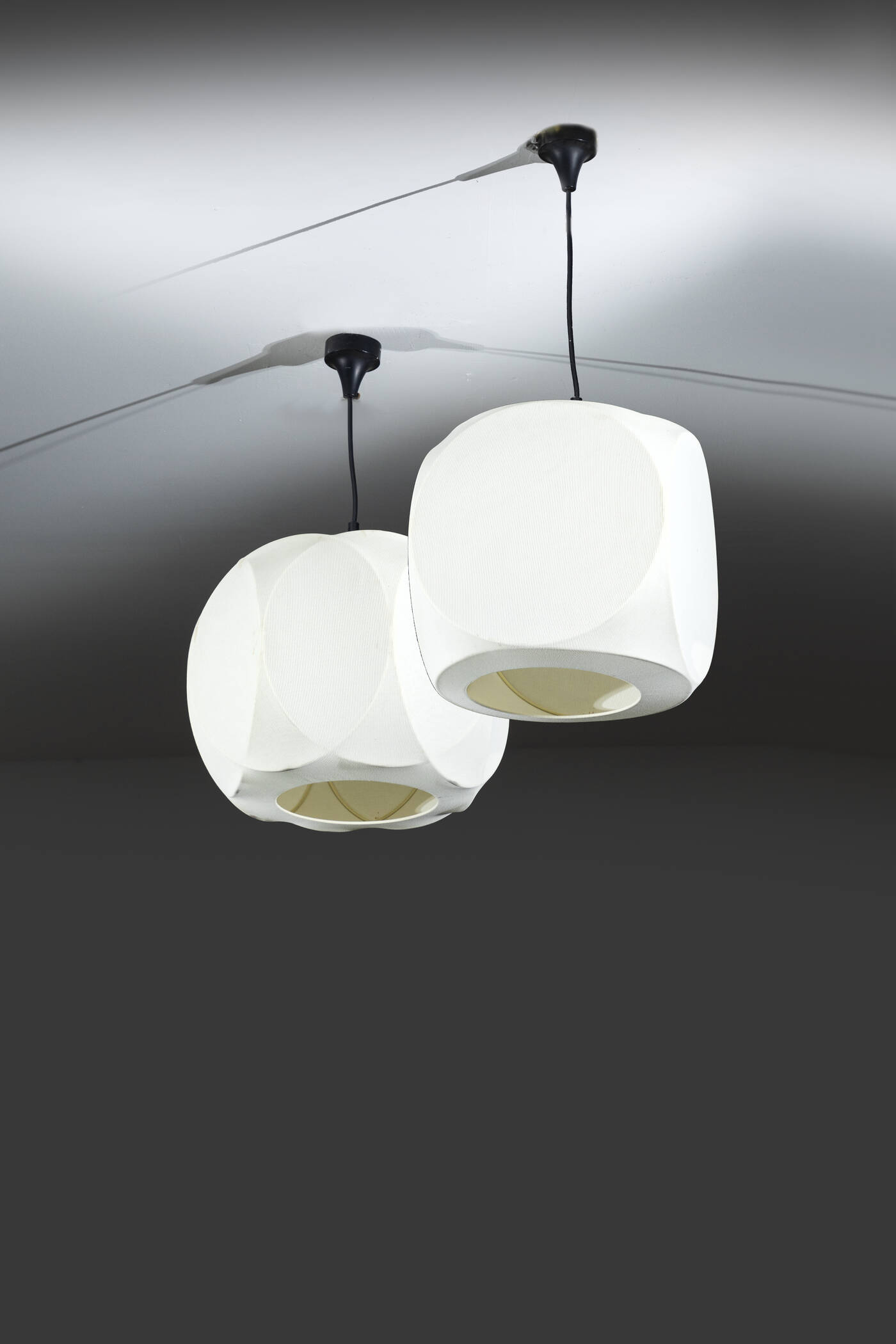 PRODUZIONE ITALIANA - Coppia di lampade a sospensione 