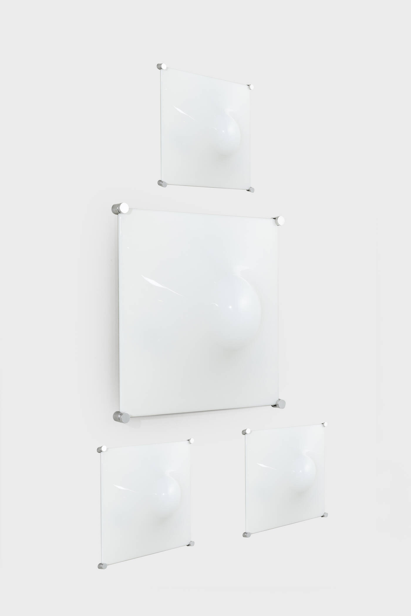 ELIO MARTINELLI - Quattro appliques mod. Bolla ELIO MARTINELLI - Quattro appliques mod. Bolla