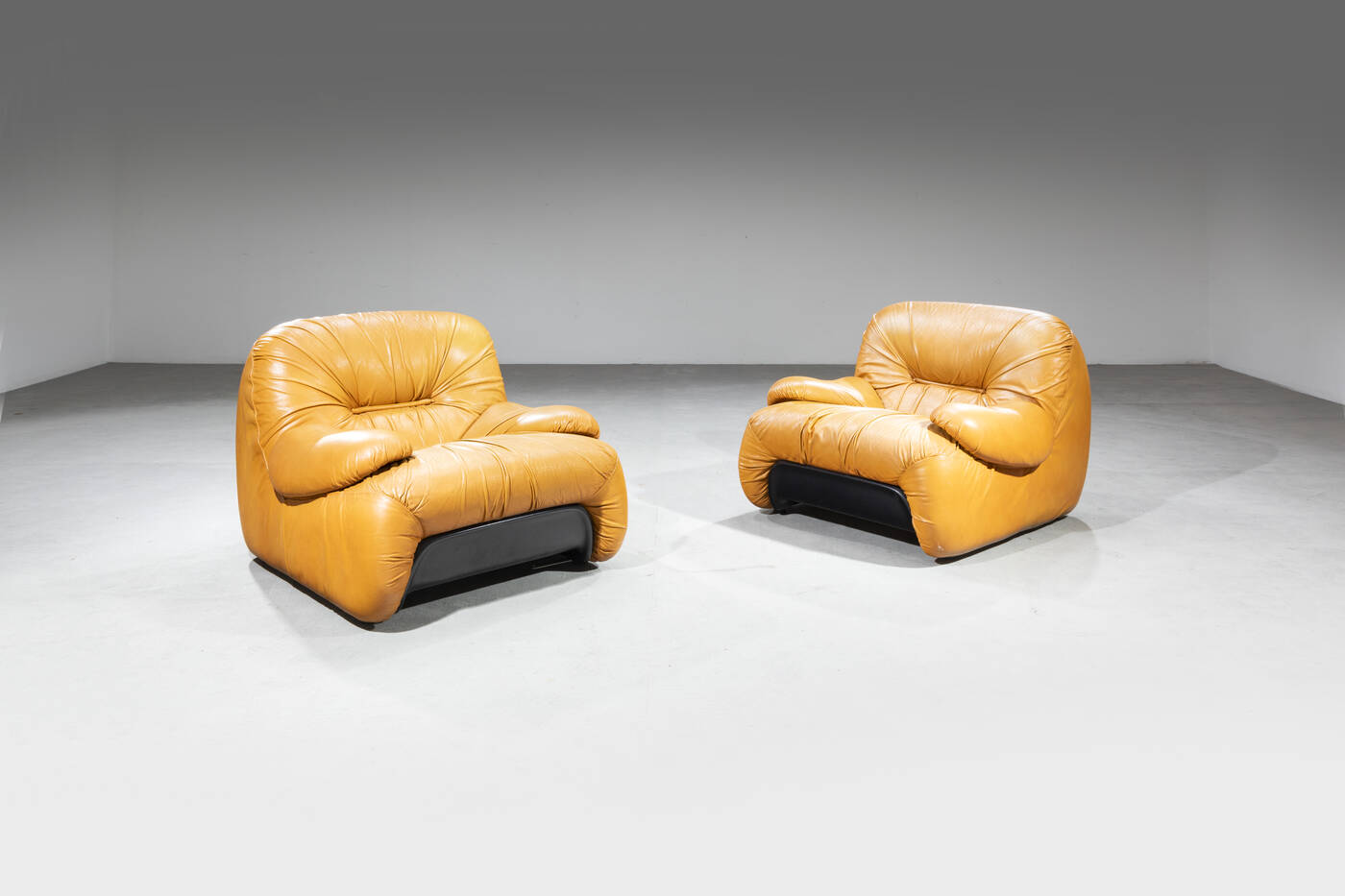 CLAUDIO VAGNONI - Coppia di  poltrone mod. Malù