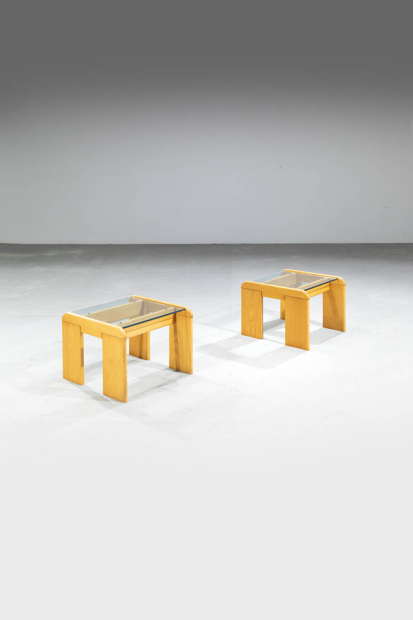 MOLTENI - Coppia di tavolini