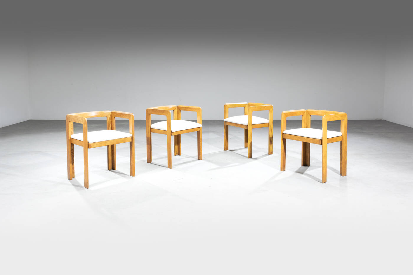 DERK JAN DE VRIES - Quattro sedie