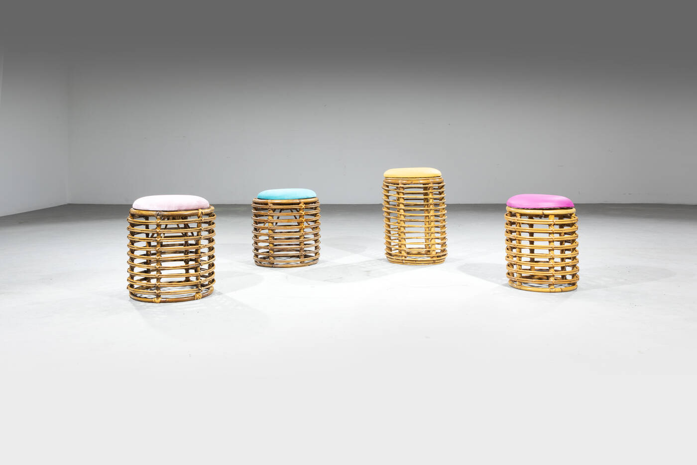 TITO AGNOLI - Set di quattro sgabelli 