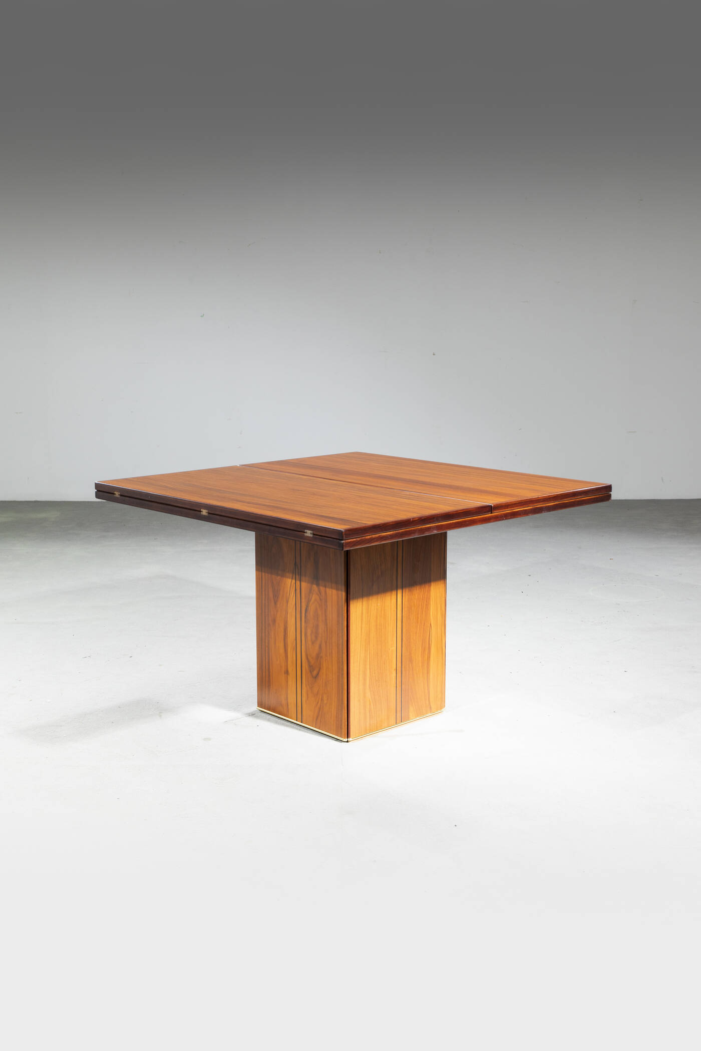 AFRA E TOBIA SCARPA - Tavolo da pranzo allungabile della serie Artona 7510