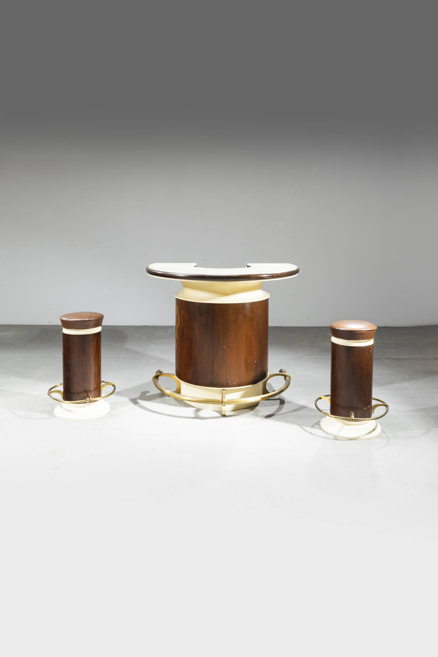 LUCIANO FRIGERIO - Mobile bar con sgabelli 