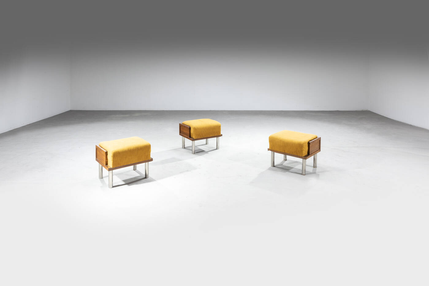 PRODUZIONE ITALIANA - Set di tre sgabelli