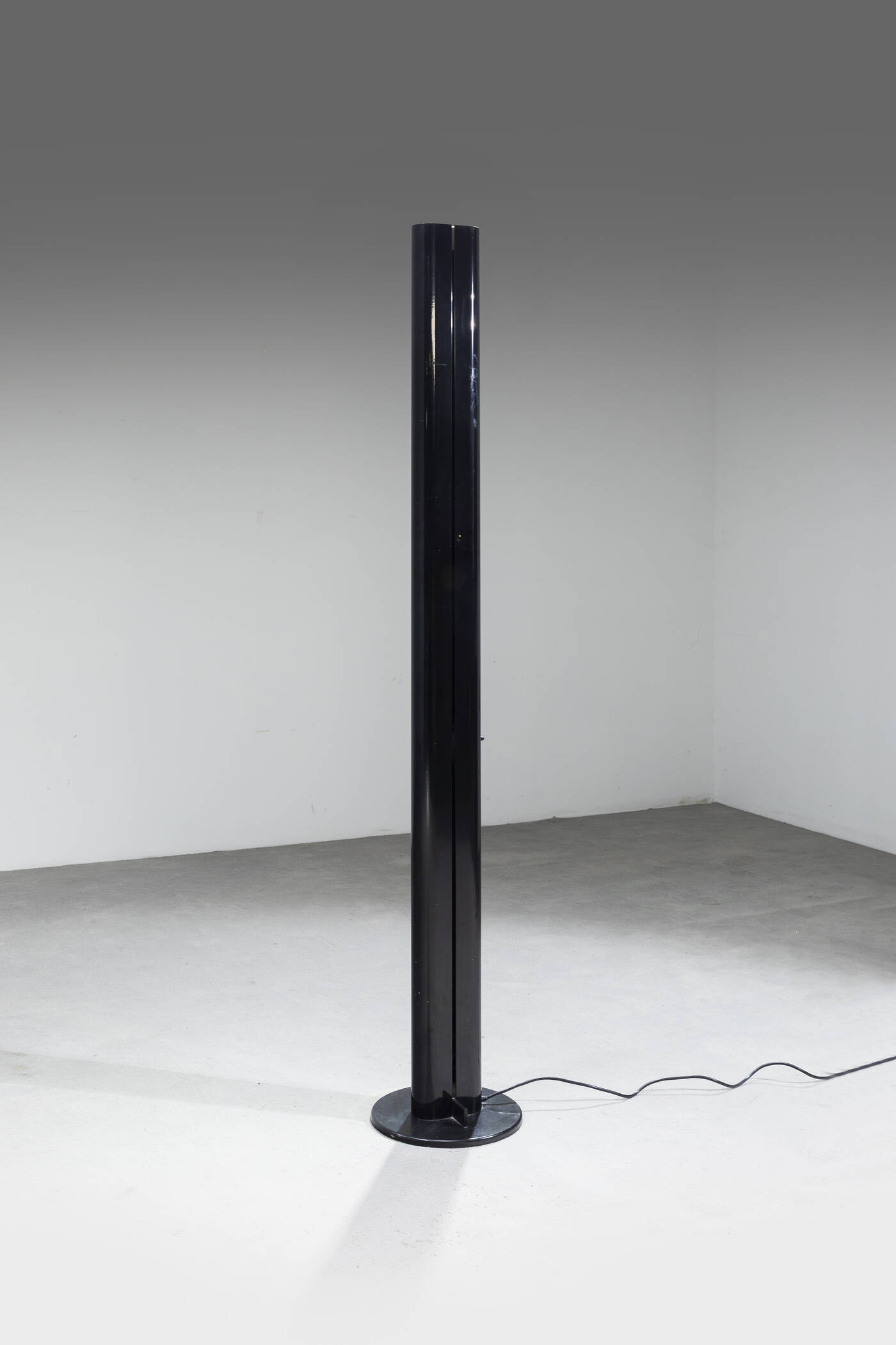 GIANFRANCO FRATTINI - Lampada da terra mod. Megaron