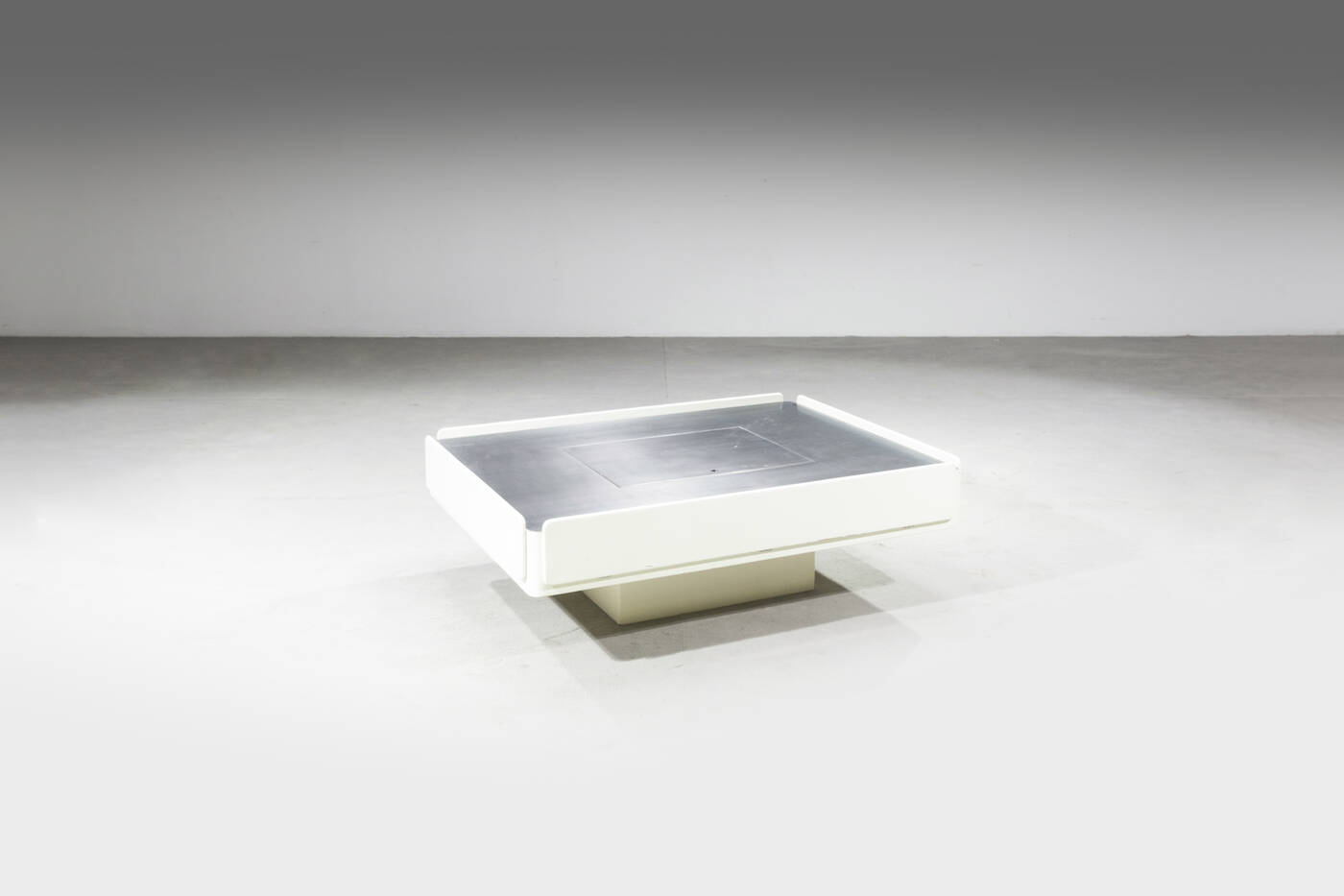 VICO MAGISTRETTI - Tavolino mod. Caori