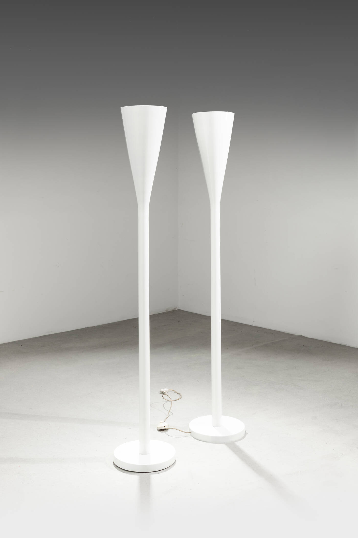 PRODUZIONE ITALIANA - Coppia di lampade da terra 