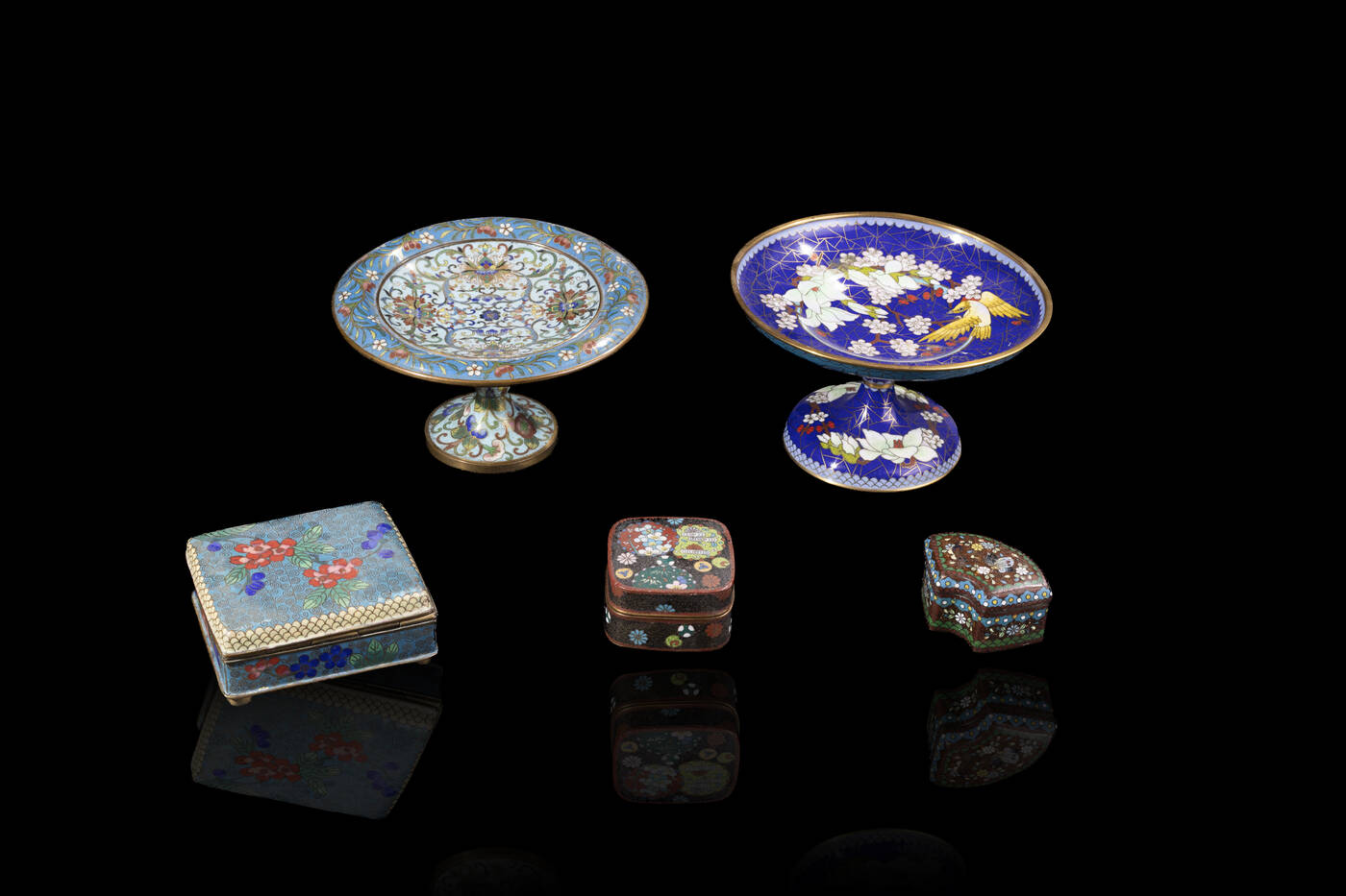 LOT OF FIVE ORIENTAL OBJECTS