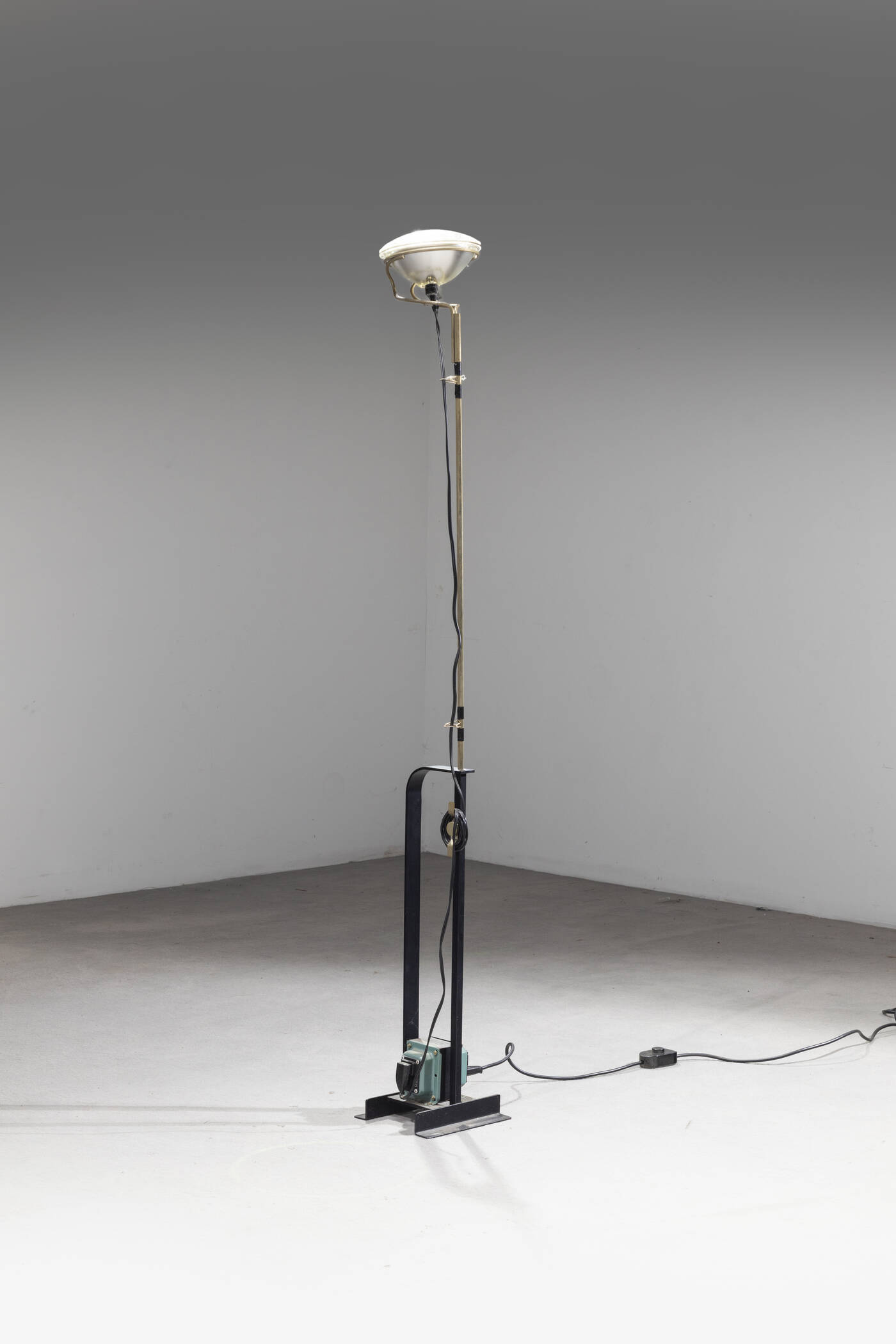 ACHILLE E PIER GIACOMO CASTIGLIONI - Lampada da terra mod. Toio