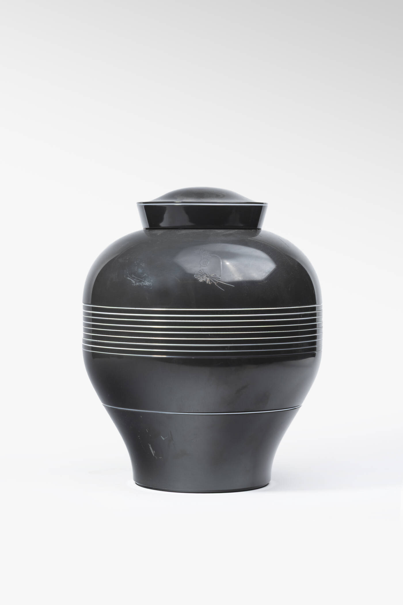 SERVIZIO DI PIATTI, CIOTOLE E COPERCHIO - Servizio di piatti da 8 piatti, 4 ciotole e  1 coperchio