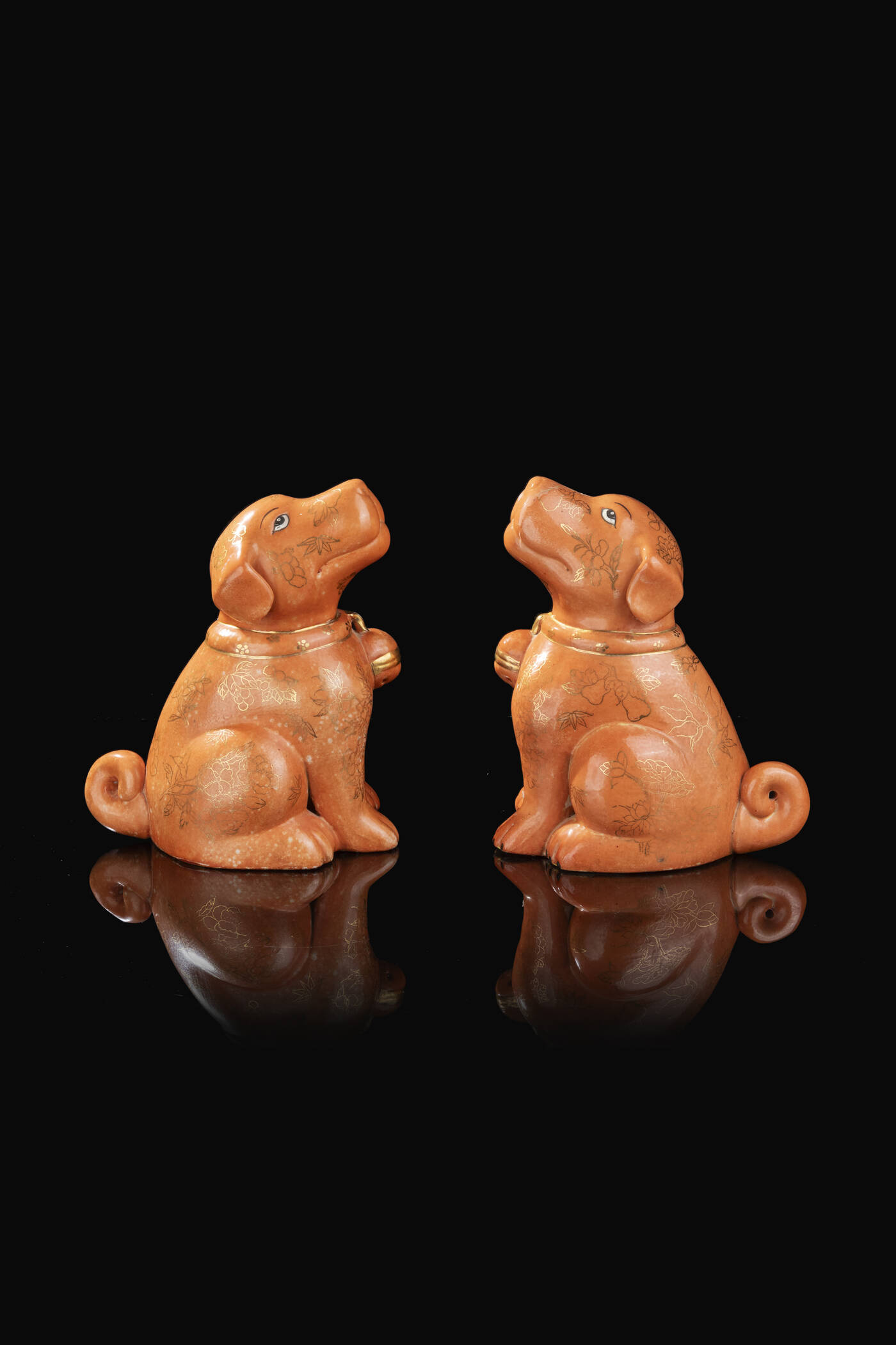 SCULTURA - Coppia di cani in porcellana Famiglia Rosa