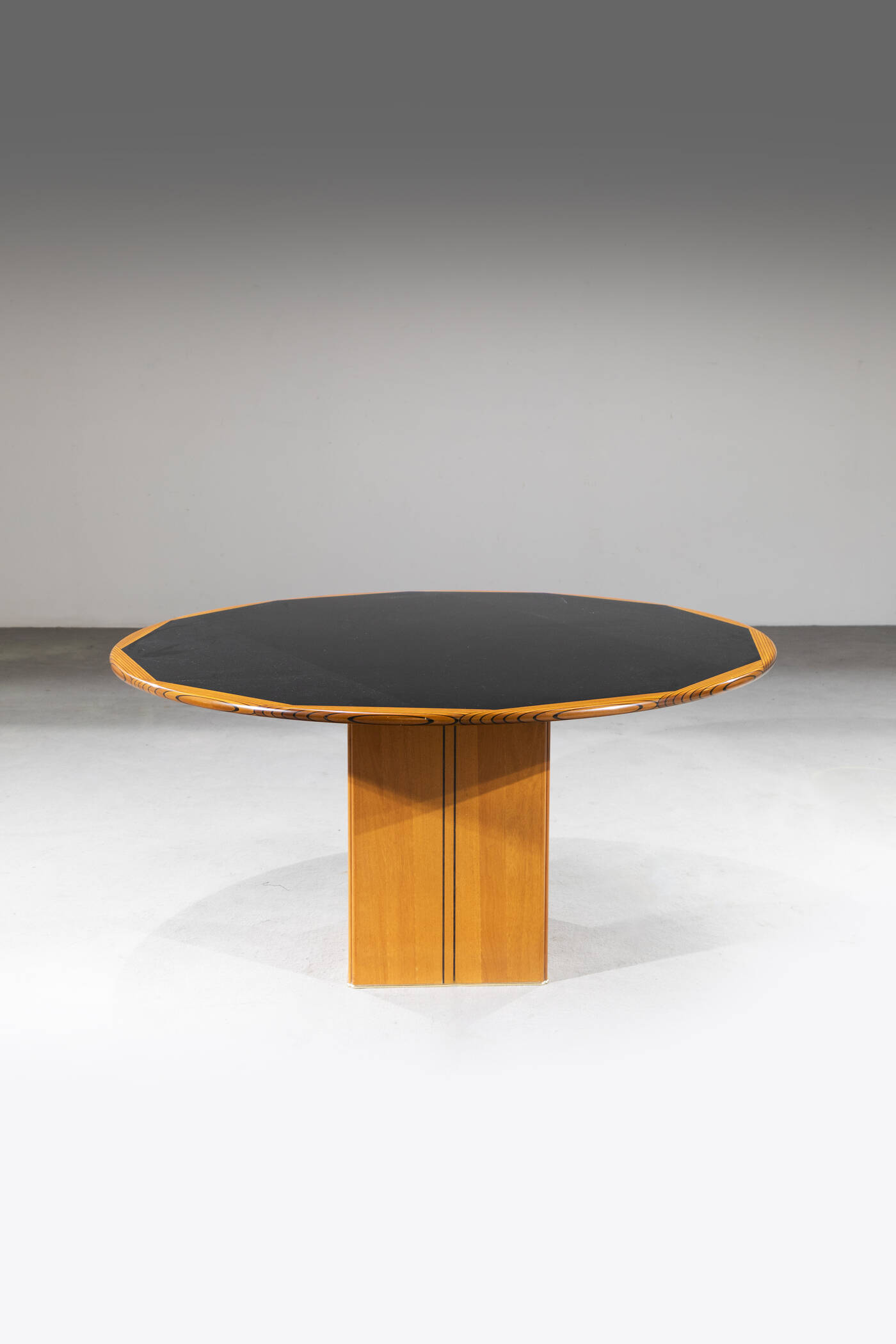 AFRA E TOBIA SCARPA - Tavolo mod. Africa della serie Artona