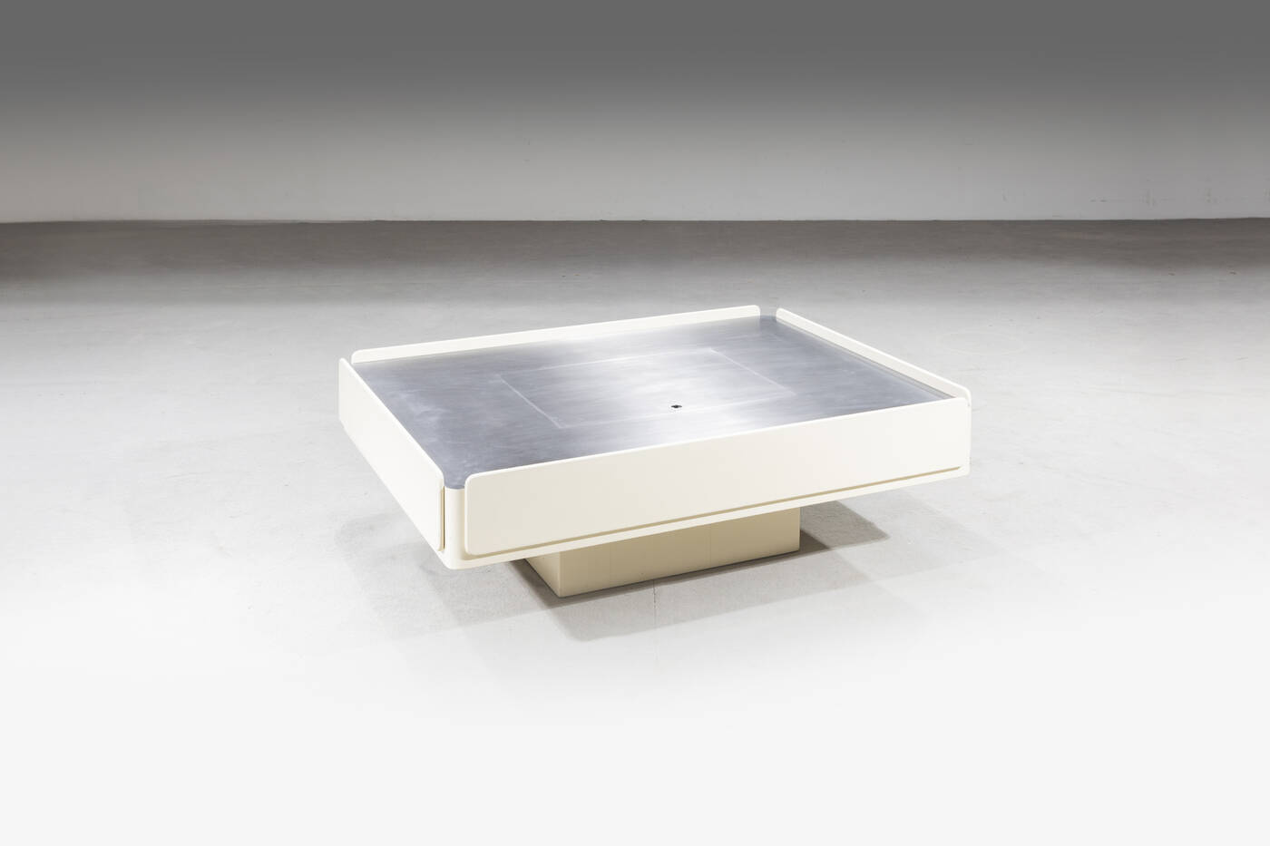 VICO MAGISTRETTI - Tavolino mod. Caori