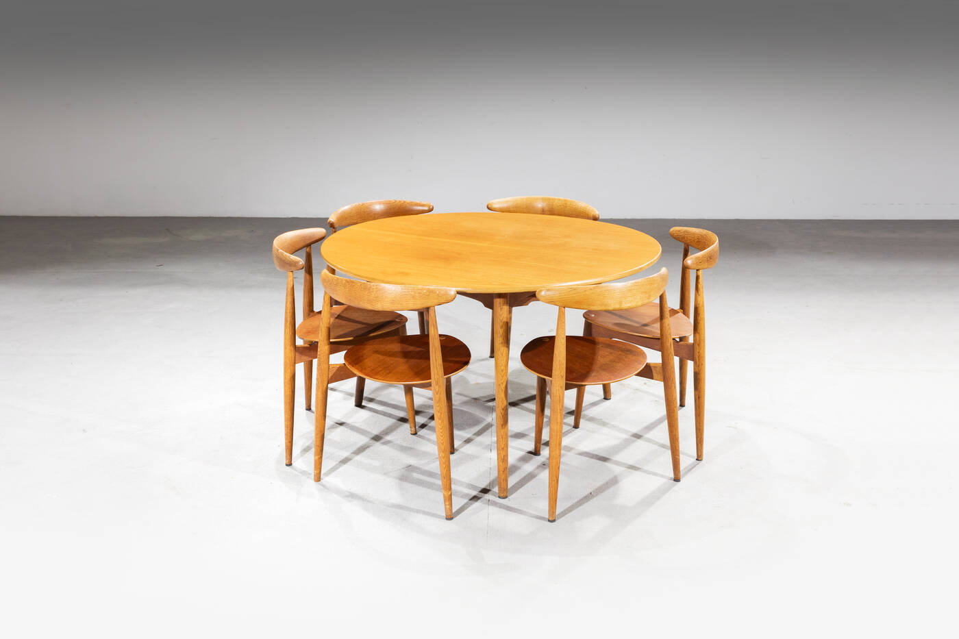 HANS WEGNER - Tavolo e sedie mod. Heart