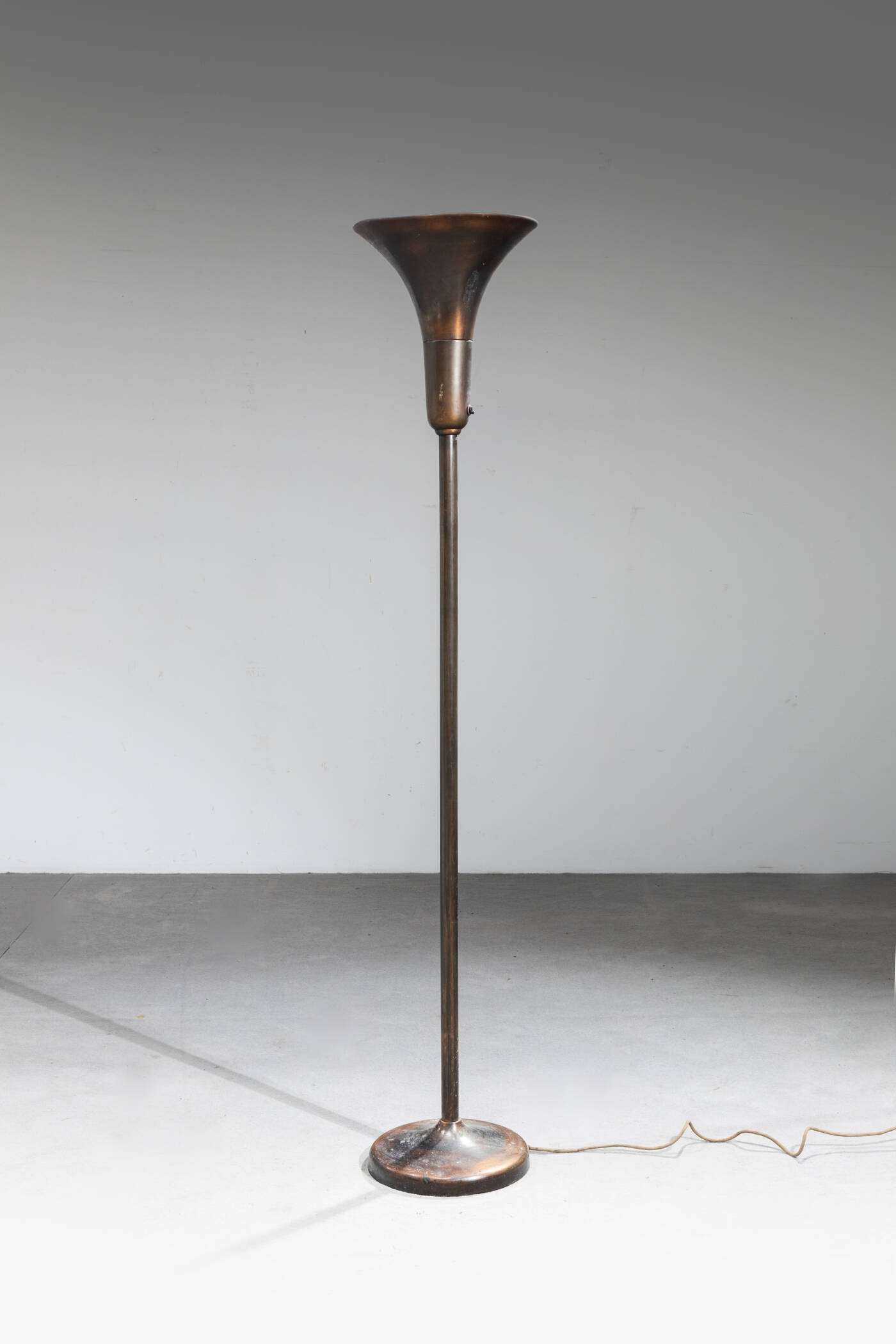 LUMINATOR - Lampada da terra